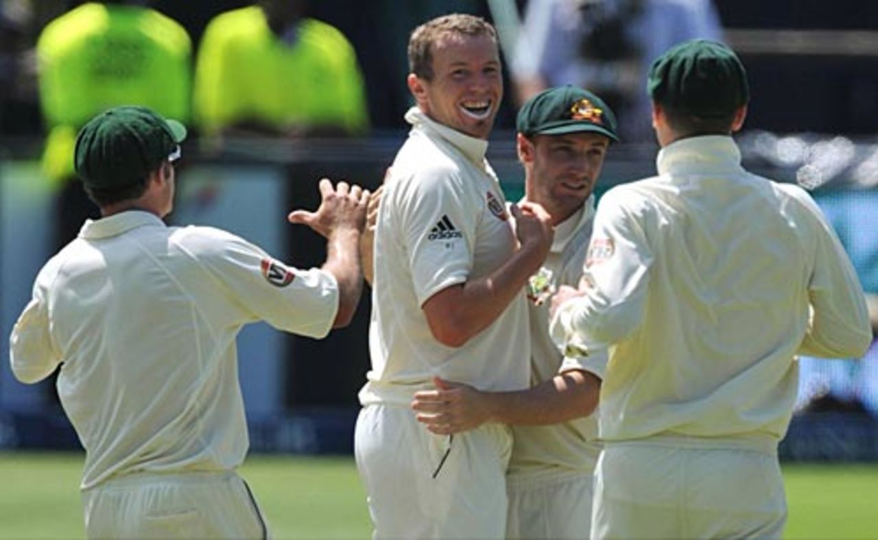 Team-mates congratulate Peter Siddle on dismissing Hashim Amla, South Africa v Australia, 1st Test, Johannesburg, 5th day, March 2, 2009