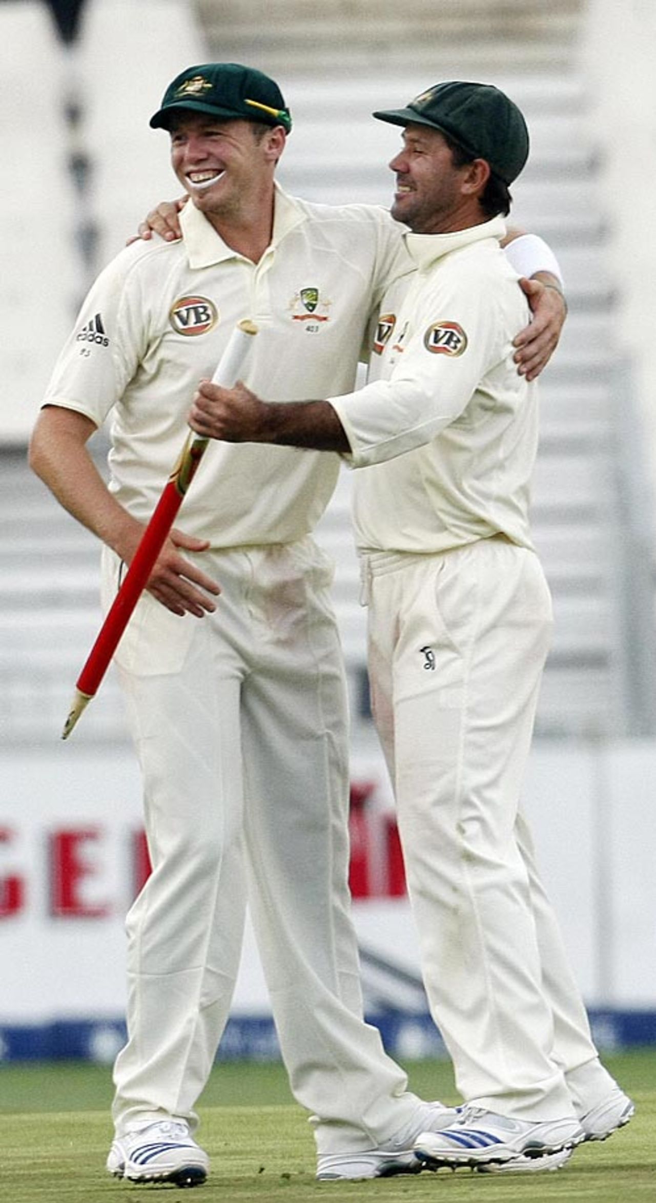 Ricky Ponting hugs Peter Siddle after the win, South Africa v Australia, 1st Test, Johannesburg, 5th day, March 2, 2009