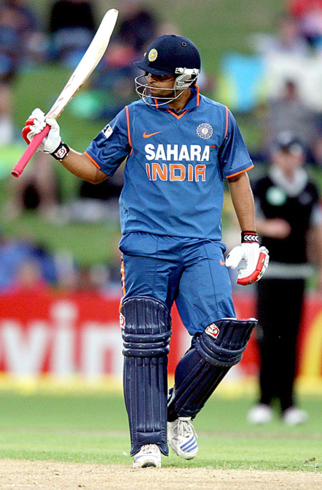 Suresh Raina targets the deep with a massive slog | Cricinfo.com