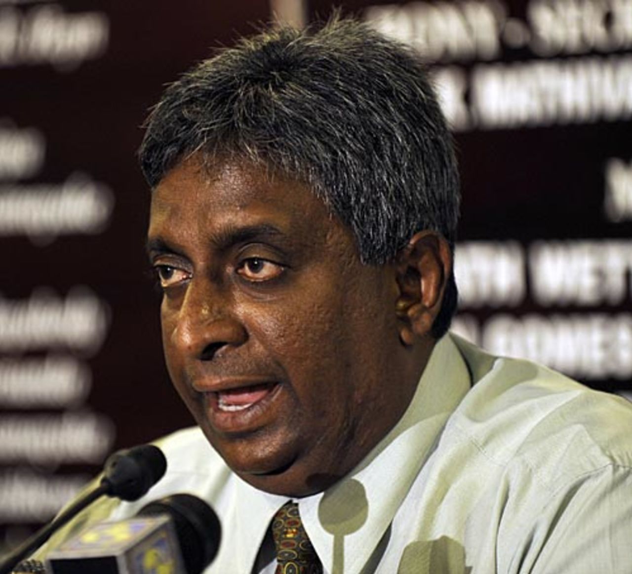 Duleep Mendis addresses the media, Colombo, March 3, 2009