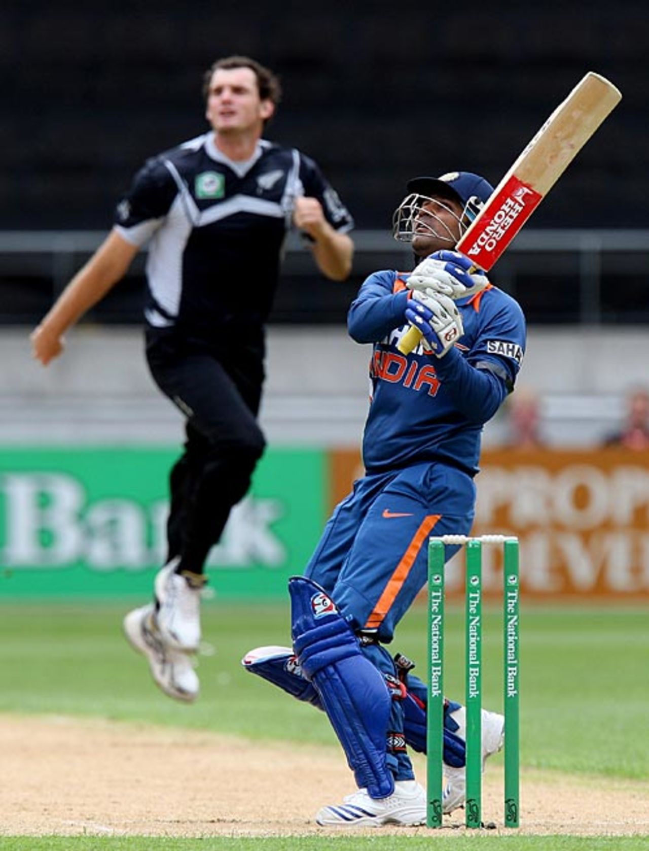 Virender Sehwag hooks Kyle Mills, New Zealand v India, 2nd ODI, Westpac Stadium, Wellington, March 6, 2009