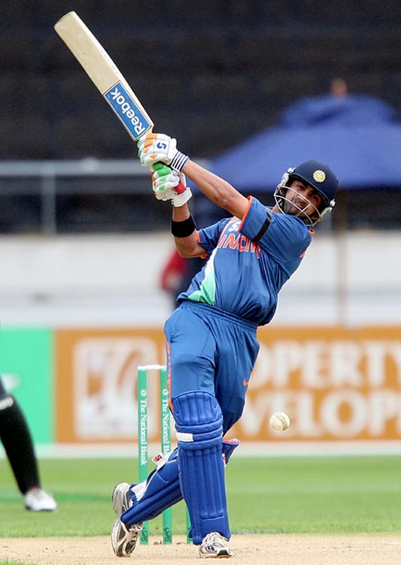 Gautam Gambhir hits over the top, New Zealand v India, 2nd ODI, Westpac Stadium, Wellington, March 6, 2009