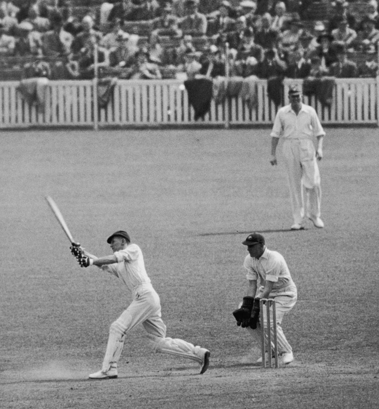 Len Hutton hits out during his 364, England v Australia, 5th Test, The Oval, 3rd day, August 23, 1938 