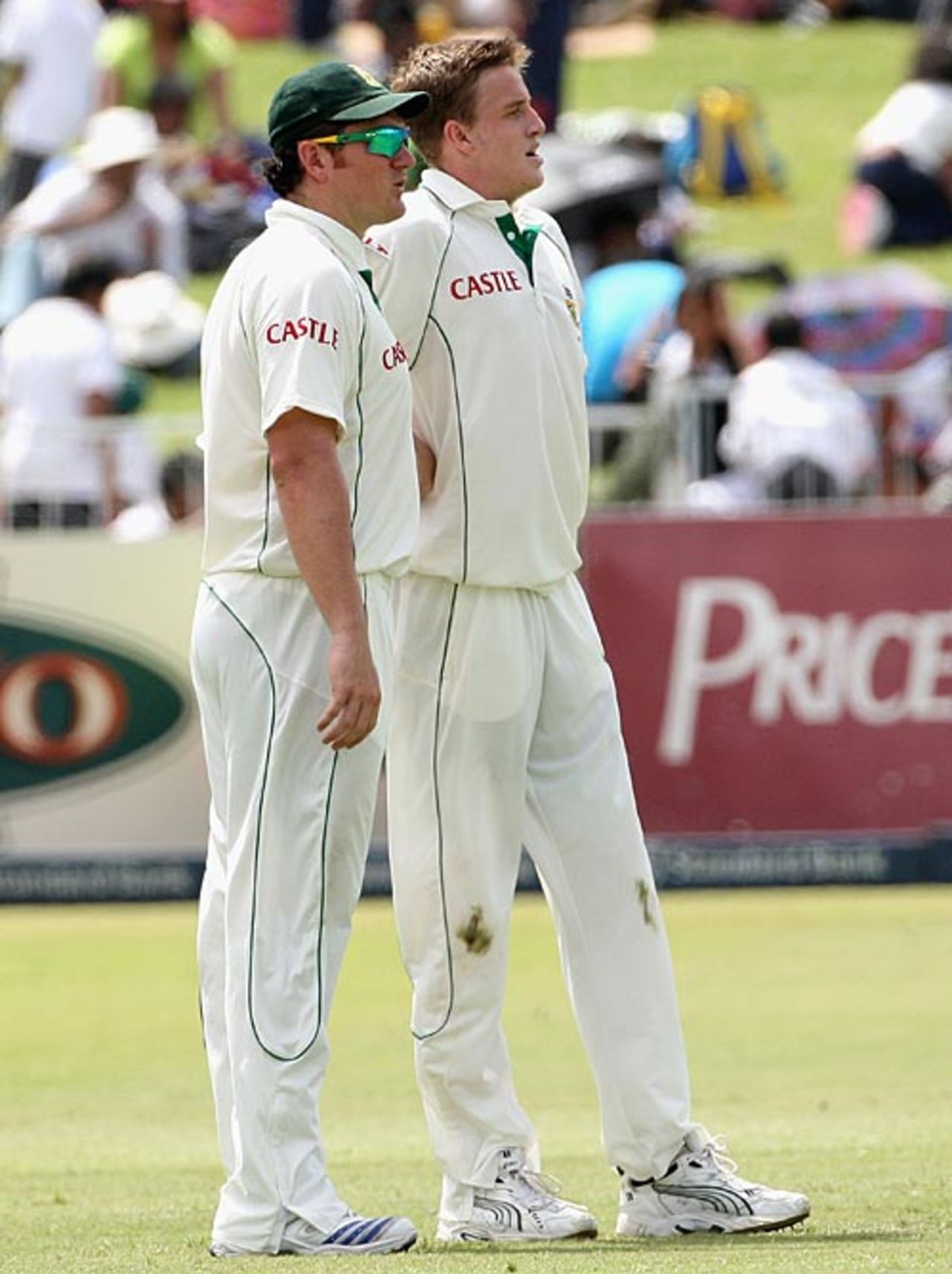 Graeme Smith has a word with Morne Morkel, South Africa v Australia, 2nd Test, Durban, 1st day, March 6, 2009