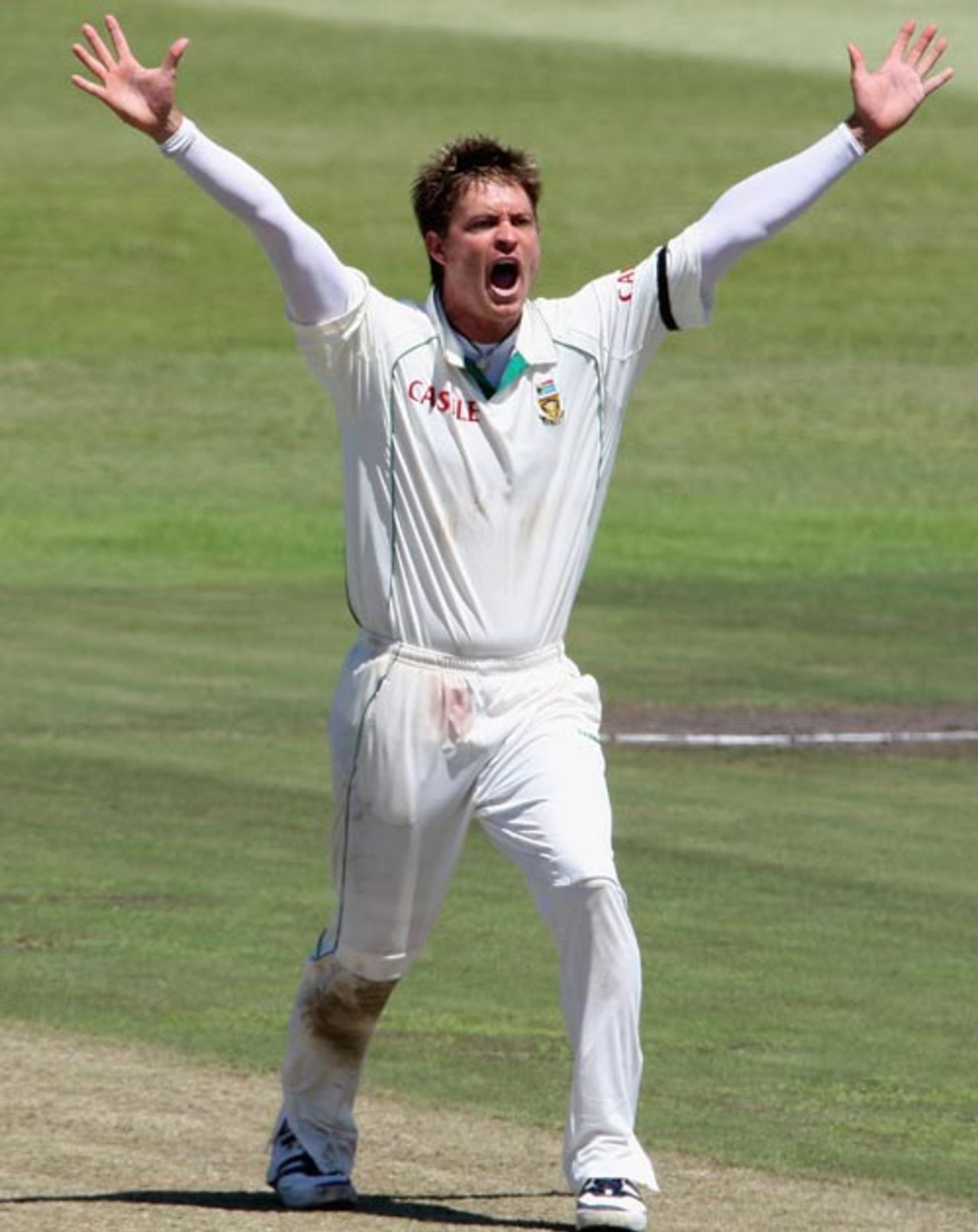 'Howzzat,' screams Paul Harris, South Africa v Australia, 2nd Test, Durban, 1st day, March 6, 2009