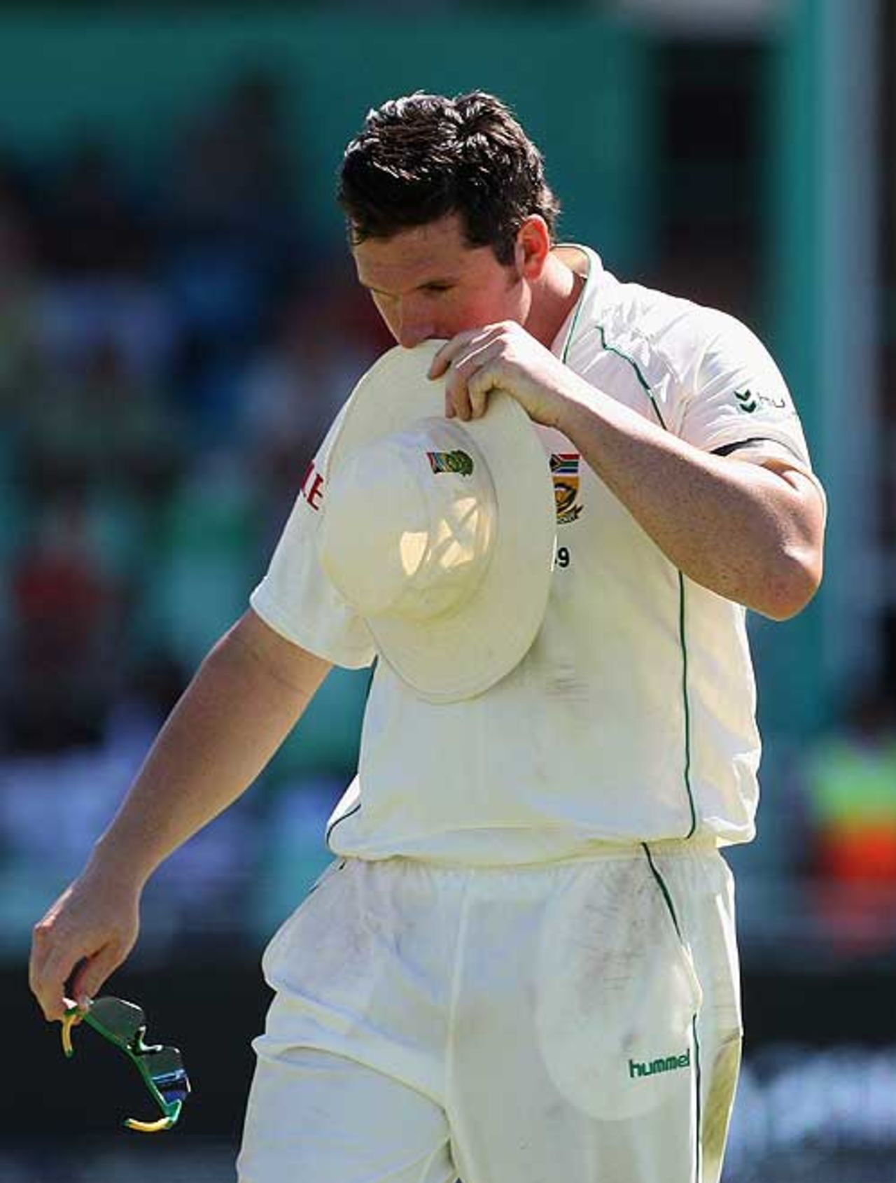 Two dropped catches off the two Australian centurions left Graeme Smith peeved, South Africa v Australia, 2nd Test, Durban, 1st day, March 6, 2009