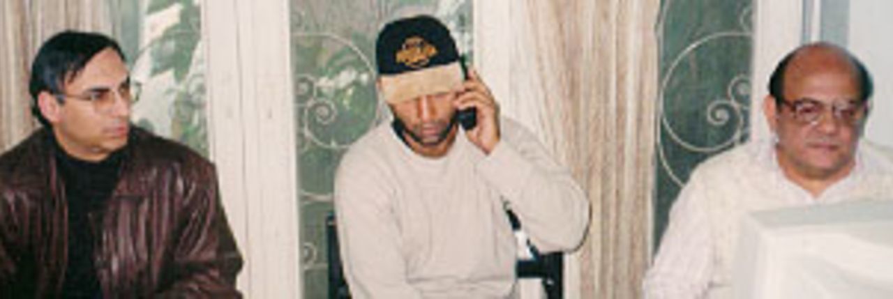 Saeed Anwar on the mobile phone during his IRC interview for CricInfo, 5 Jan 1998