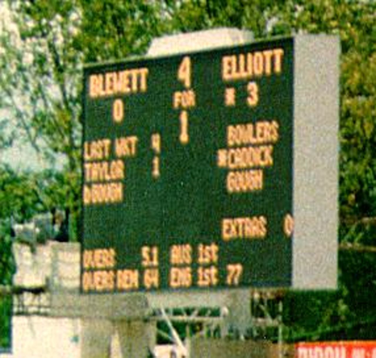Scoreboard at Lord's during the 2nd Test v Australia. England 77ao, Australia 4/1.