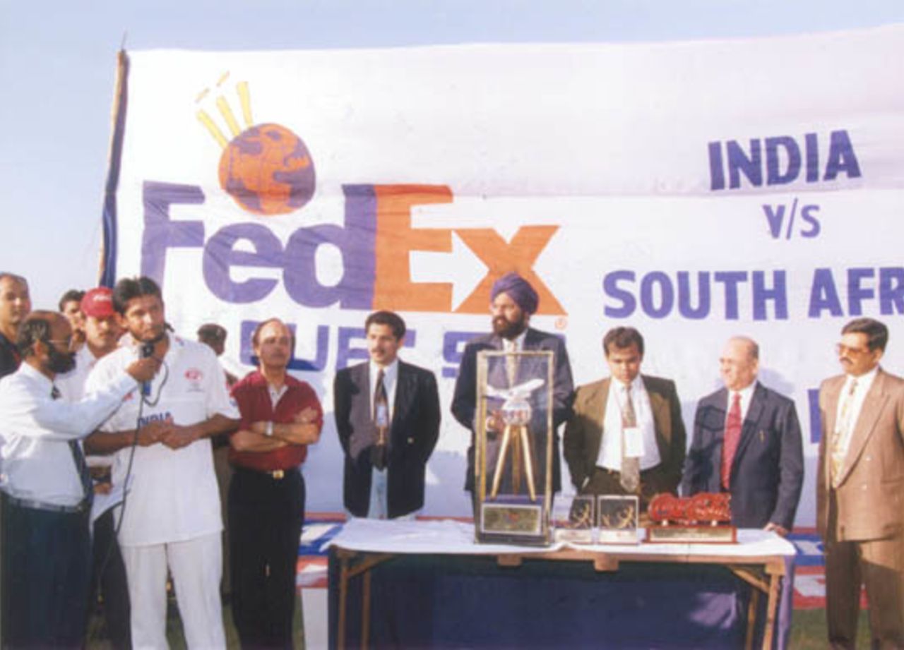 FedEx Cup 1999, Second OD: Presentation ceremony with Sandeep Patil on the microphone