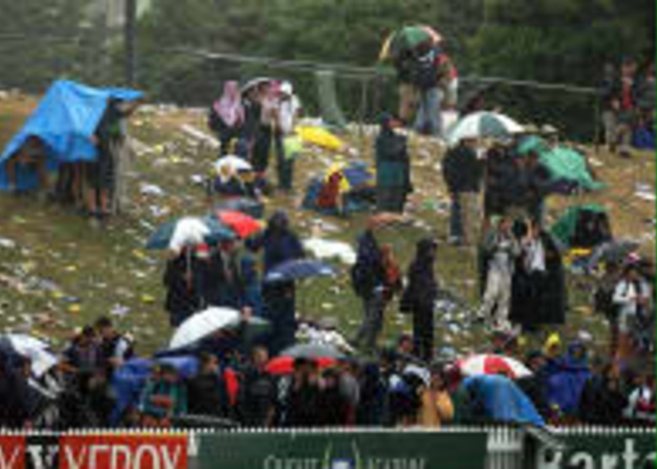 Fans take cover at the Basin Reserve in Wellington as the match is abandoned - India in New Zealand, 1998/99, 3rd One-Day International - abandonded New Zealand v India Basin Reserve, Wellington 14 January 1999