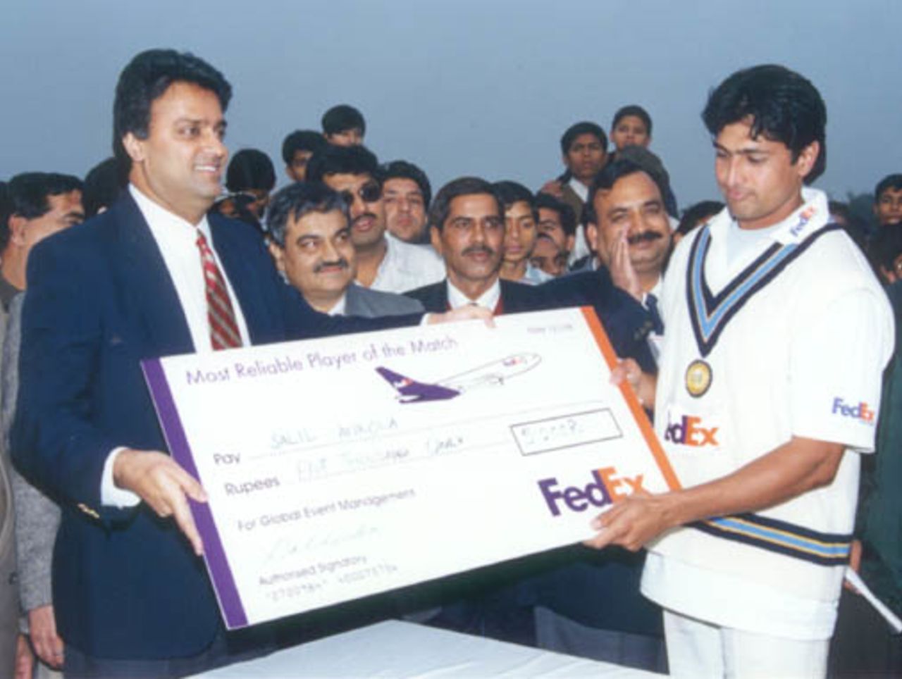 FedEx Cup 1999, Third OD: Salil Ankola receiving most Reliable Player of the Match