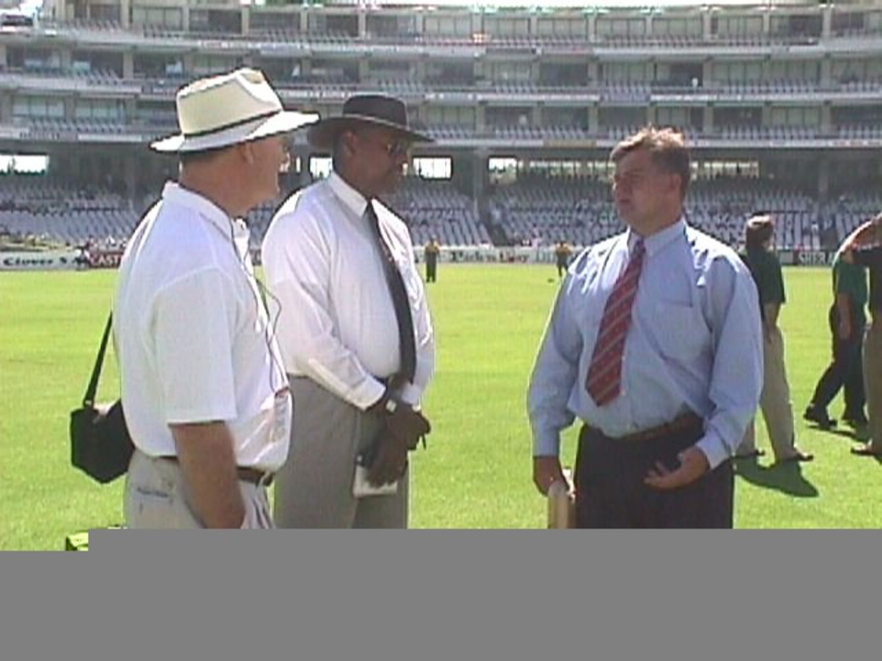 Croft (centre) with Newlands Cricket Ground curator Christo Erasmus (right) and former England player Roger Prideaux.