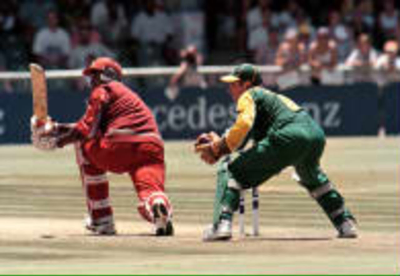 Boucher watches Hooper sweep for 4  - West Indies in South Africa, 1998-99, 2nd One-Day International West Indies v South Africa Buffalo Park, East London 24 January 1999
