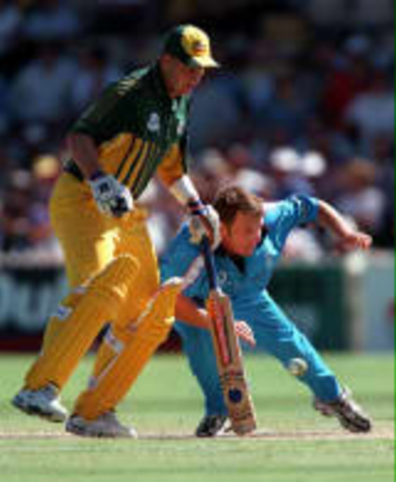 Shane Lee and Robert Croft get in eachother's way - Carlton & United One-Day Series, 1998-99, 10th Match Australia v England Adelaide Oval (day/night) 26 January 1999