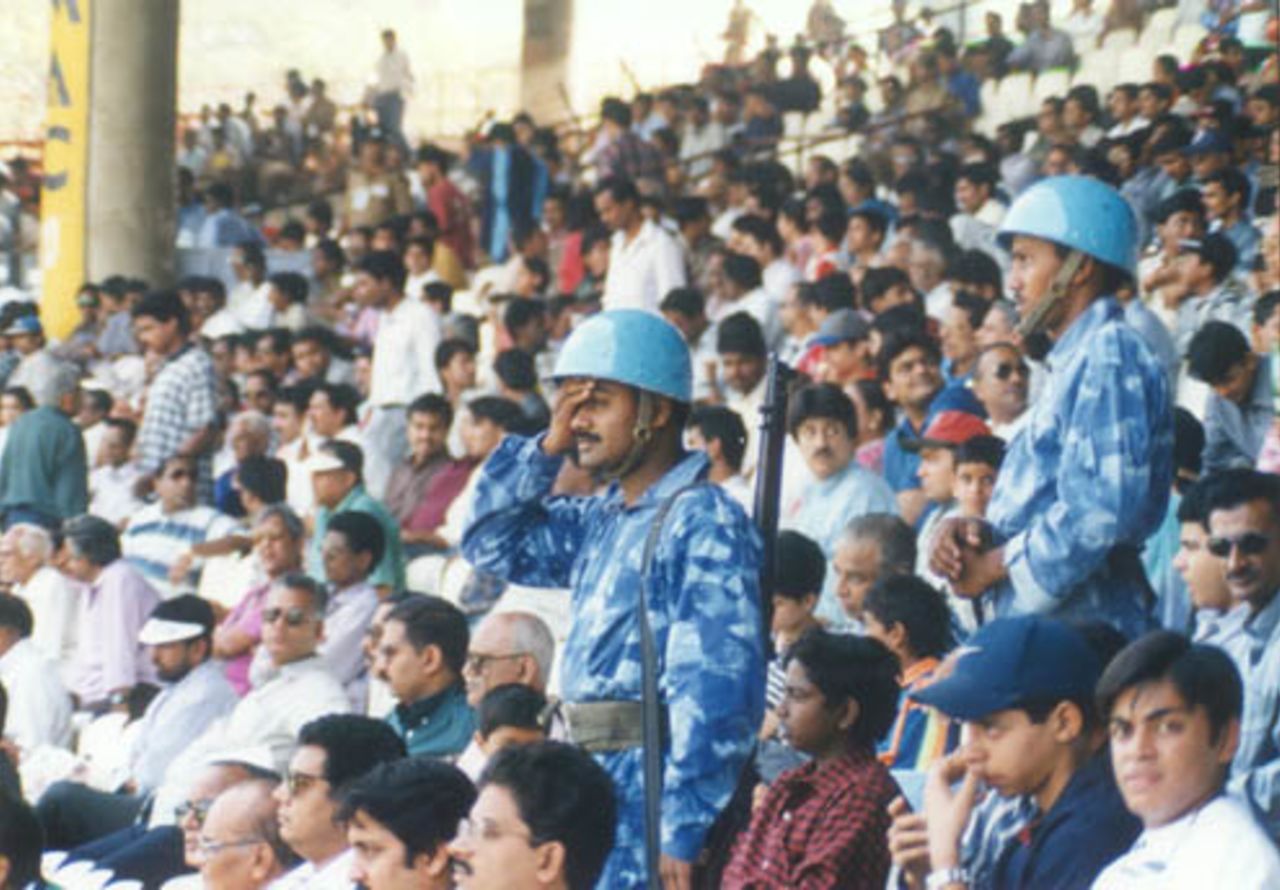 Crowds, you would expect for an India-Pakistan match. This time, gun toting blue fatigues too. India v Pakistan, Test 1, Day 1 at Chennai, 28 January 1999