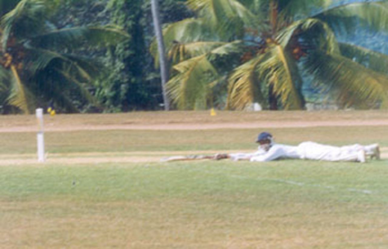 Abhishek Chakraborty Chakraborthy dives in vain but he is run out, Vijay Merchant Trophy 1999/2000, 1st Pre Quarter Final, Bengal Under-16s v Tamil adu Under-16s at Vellyani Agricultural College Ground, Thiruvananthapuram, 01-03 Jan 2000