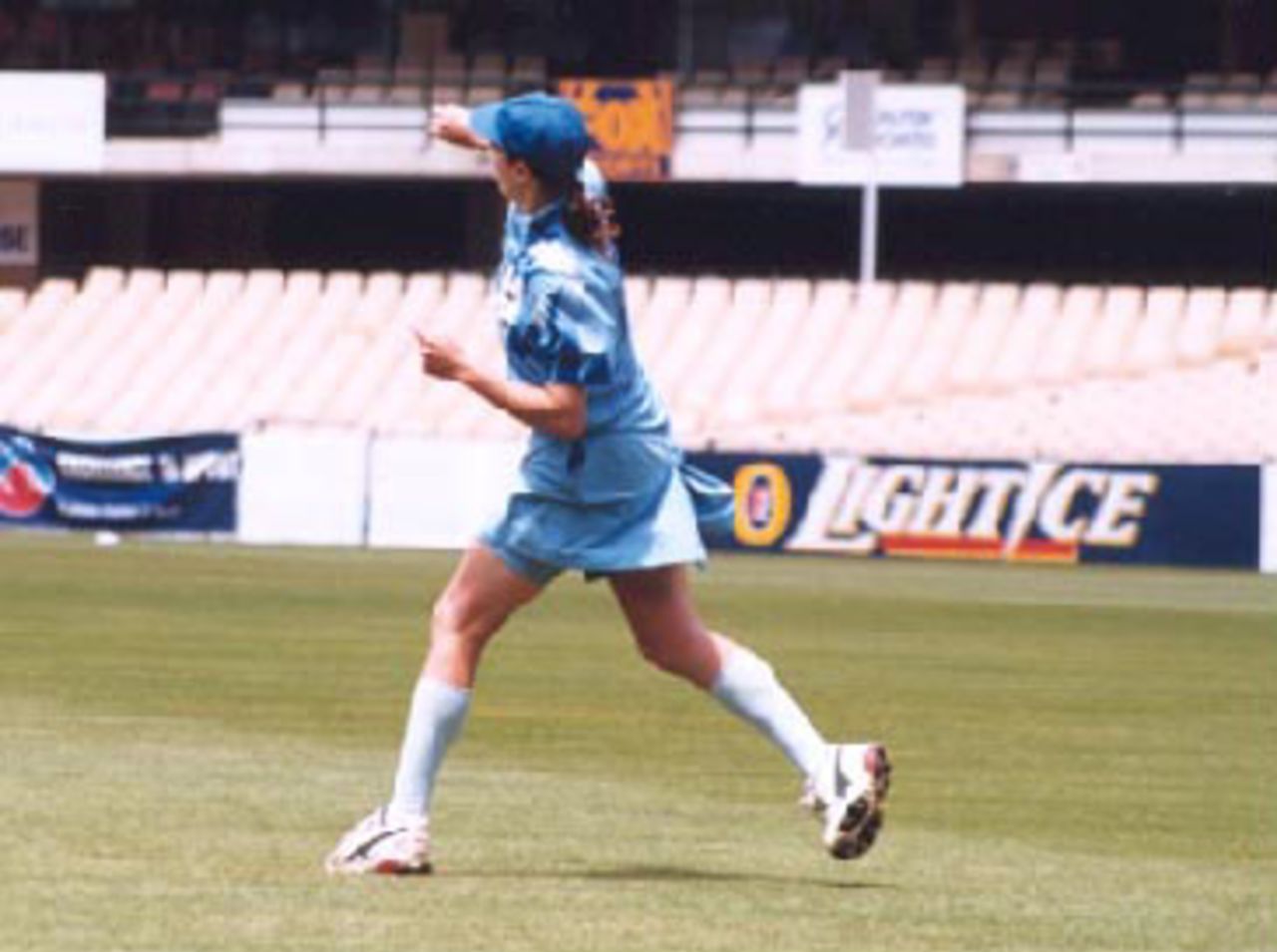 Therese McGregor fielding for NSW in the 2nd Australian NWCL final, 18 December 1999