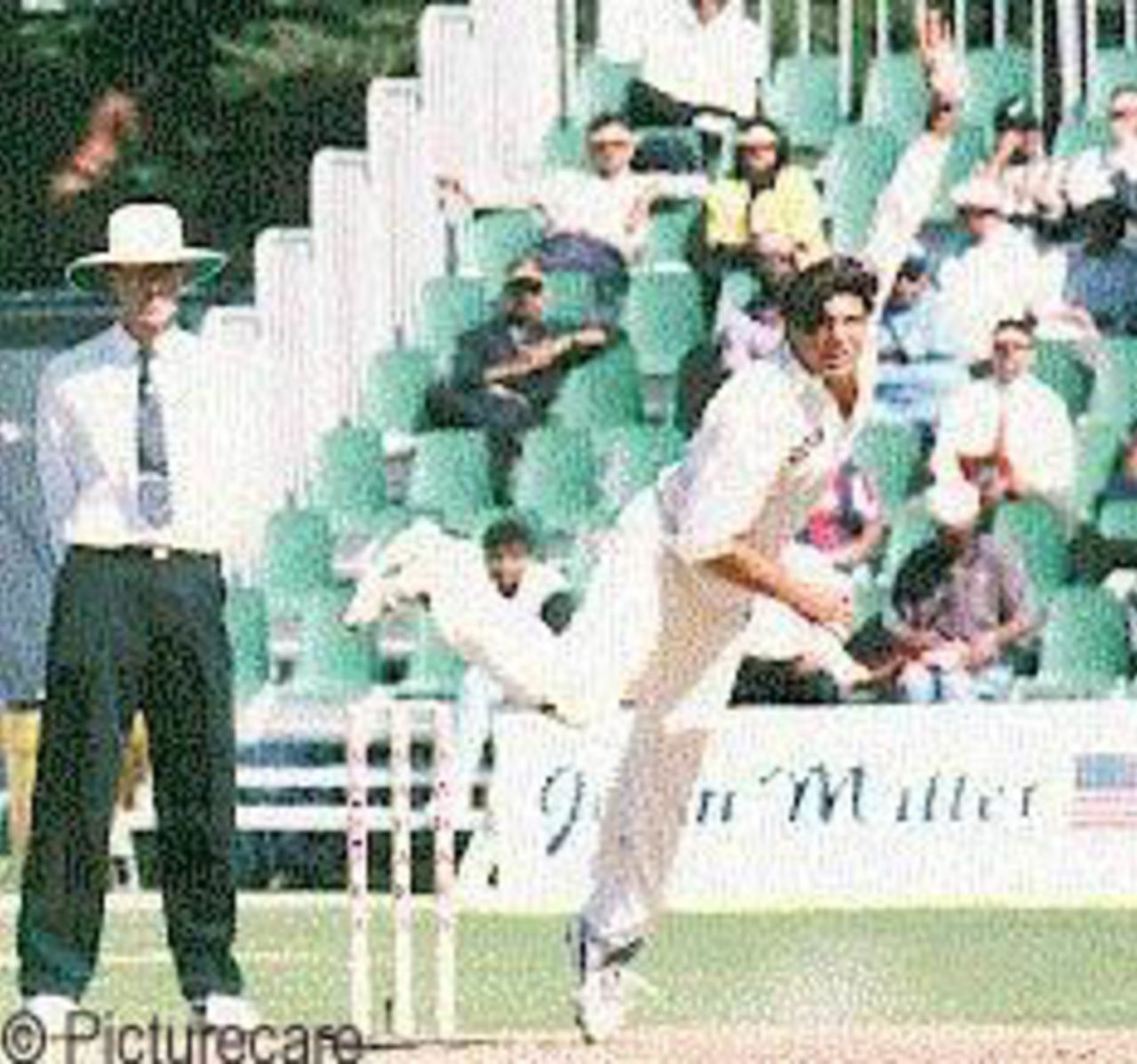Shahid Afridi in delivery stride, Pakistan v India, Toronto, Sahara Cup 1997