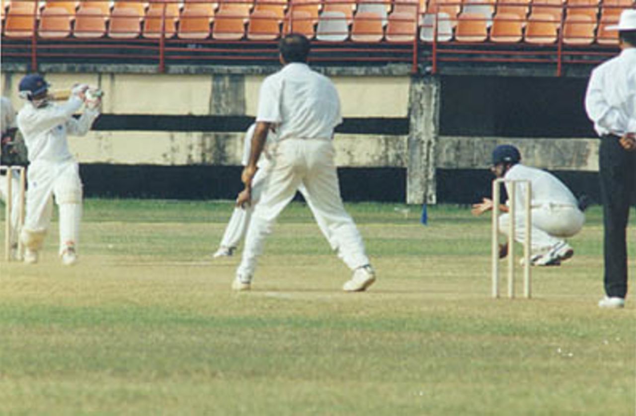 Kamaruddin mercilessly pulls Aashish Kapoor. Ranji Trophy South Zone League, 2000/01, Kerala v Tamil Nadu, Nehru Stadium, Kochi, 29Nov-02Dec 2000.