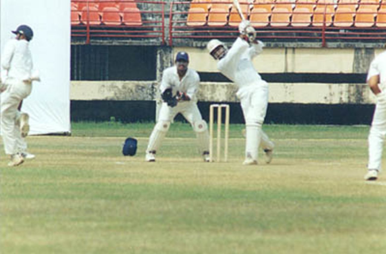 Wicket keeper Reuben watches Prashanth Menon loft Vidyuth for a four. Ranji Trophy South Zone League, 2000/01, Kerala v Tamil Nadu, Nehru Stadium, Kochi, 29Nov-02Dec 2000.