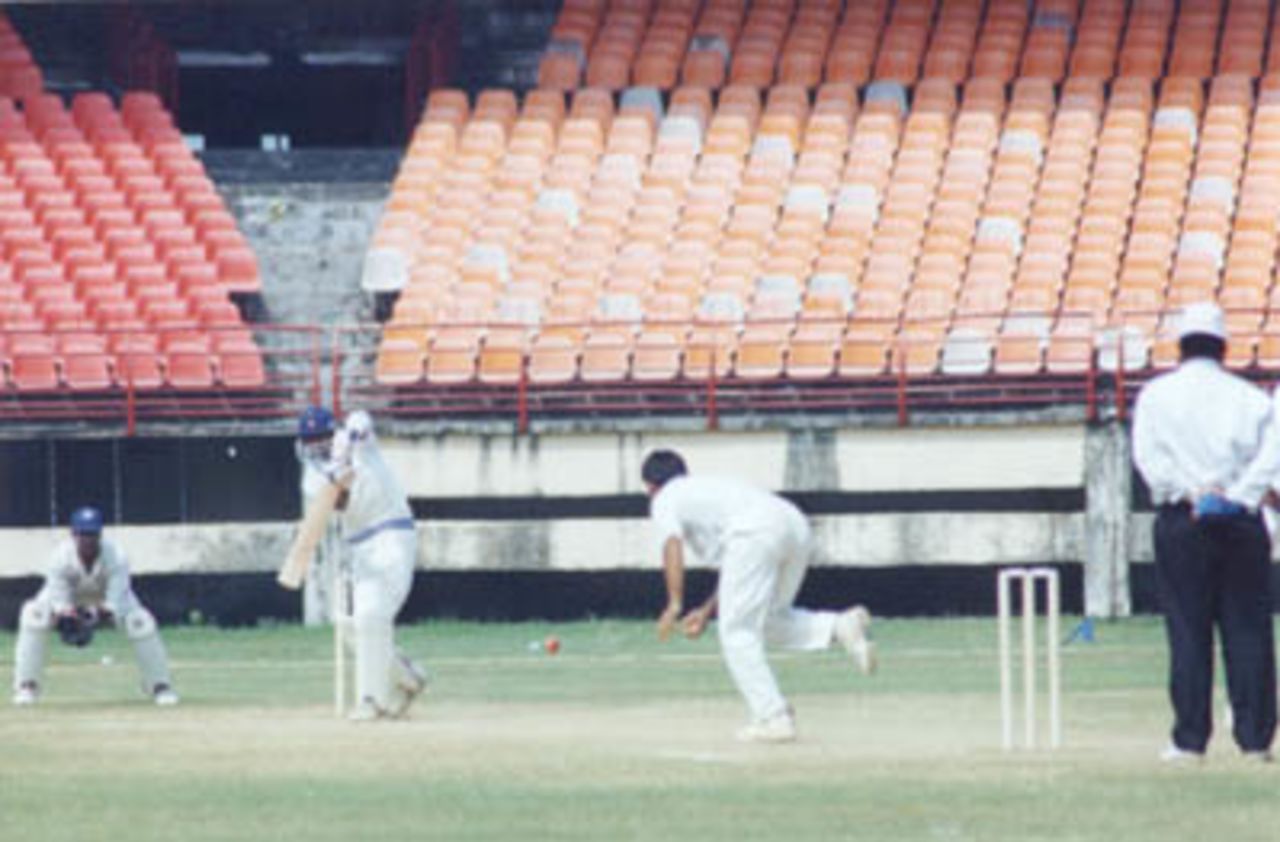 MP Sorab straight drives Rajat Bhatia for a boundary. Ranji Trophy South Zone League, 2000/01, Kerala v Tamil Nadu, Nehru Stadium, Kochi, 29Nov-02Dec 2000.