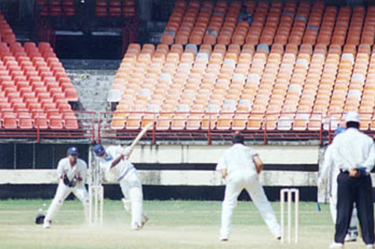 Vidyuth being hit to the ropes by Kerala opener MP Sorab. Ranji Trophy South Zone League, 2000/01, Kerala v Tamil Nadu, Nehru Stadium, Kochi, 29Nov-02Dec 2000.