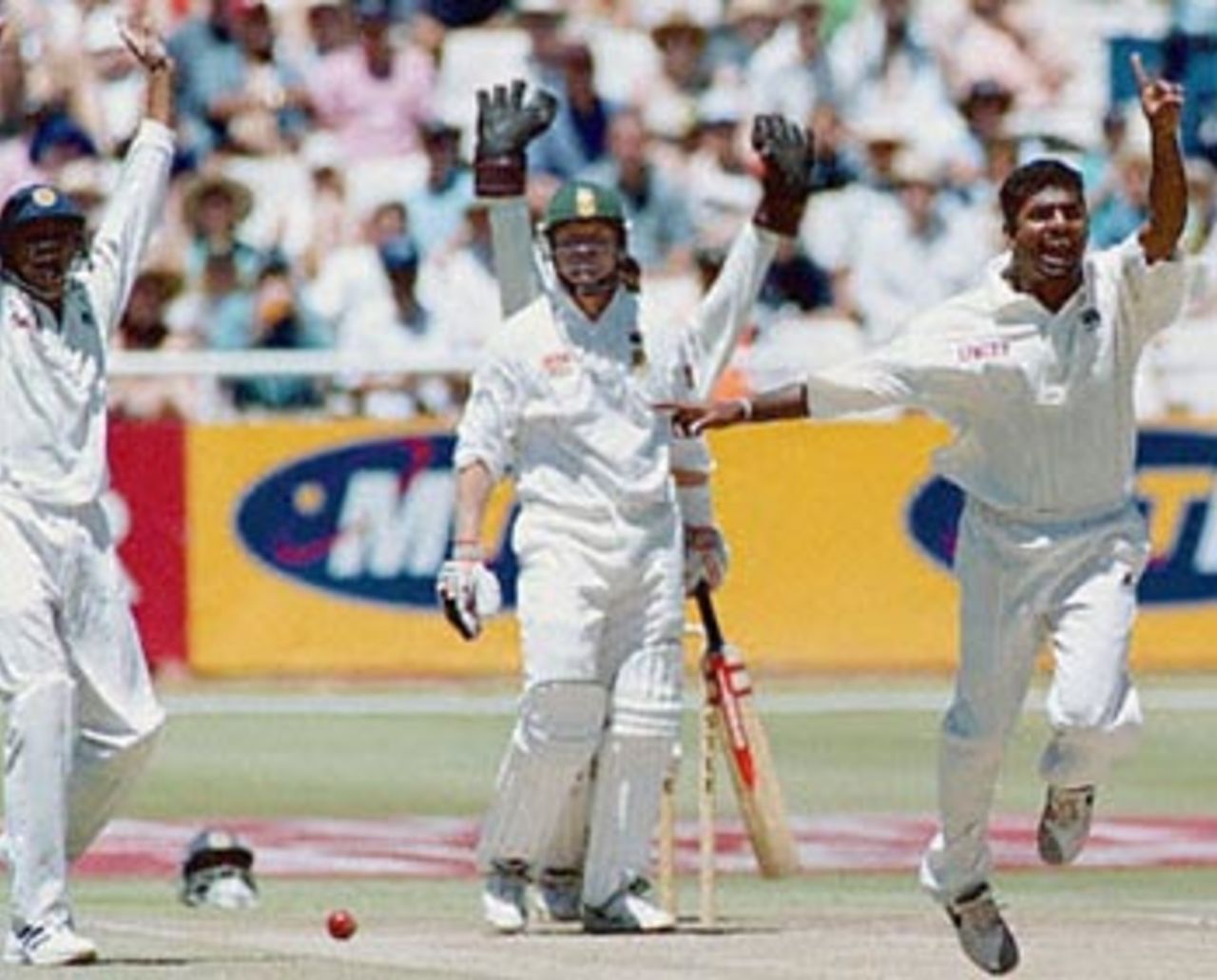 Sri Lanka's bowler Mutiah Muralitharan appeals for a LBW against South Africa's batsman Darryl Cullinan , 03 January 2001 , during the second day of the second five day cricket test between the two countries , at the Newlands cricket ground in Cape Town.