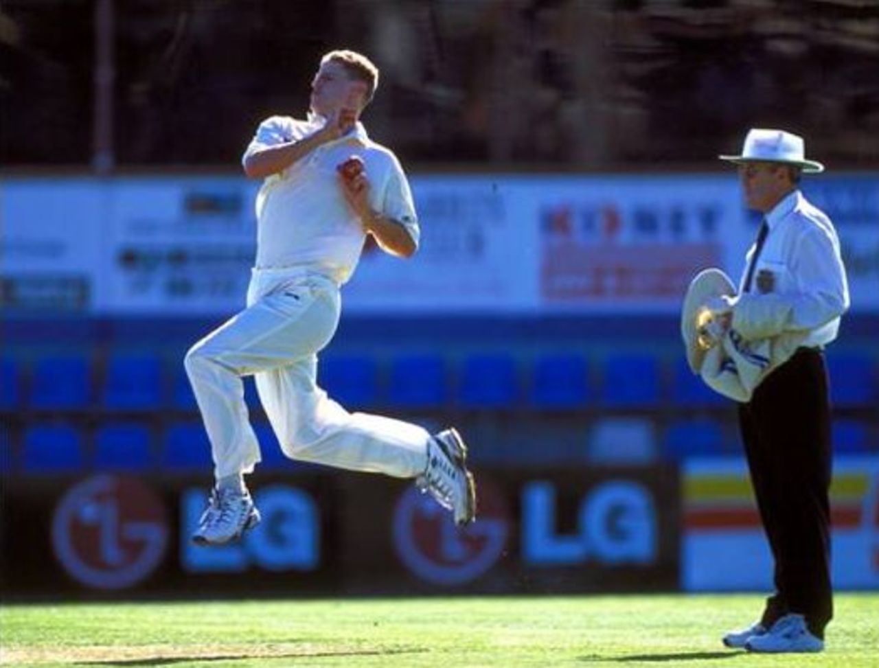 7 Nov 2000: New South Wales bowler Nathan Bracken in action during the Pura Cup match between Tasmania and New South Wales, played at Bellerive Oval, Hobart, Tasmania, Australia.