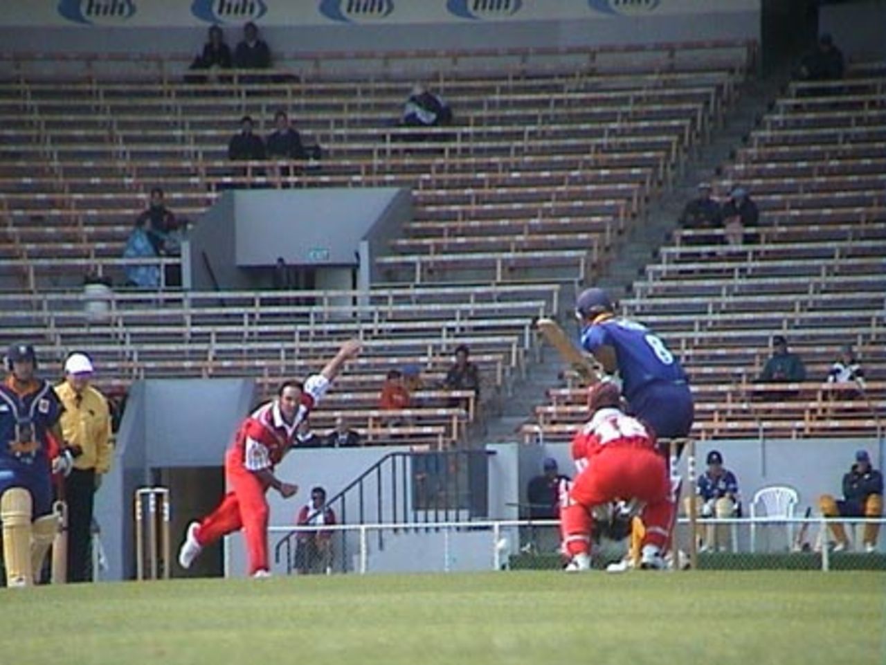 Otago batsman Mark Richardson faces a delivery from Canterbury medium pacer Nathan Astle, Shell Cup: Canterbury v Otago at Jade Stadium, Christchurch, 16 January 2001