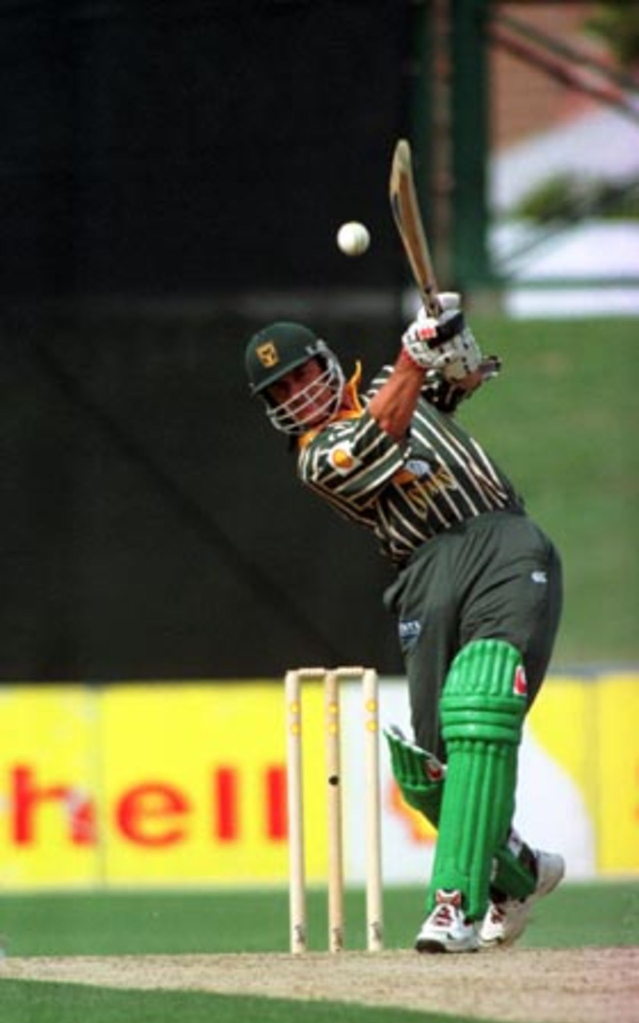 Central Districts batsman Craig Spearman plays a punishing lofted off drive. Shell Cup Semi Final: Central Districts v Northern Districts at McLean Park, Napier, 21 January 2001.