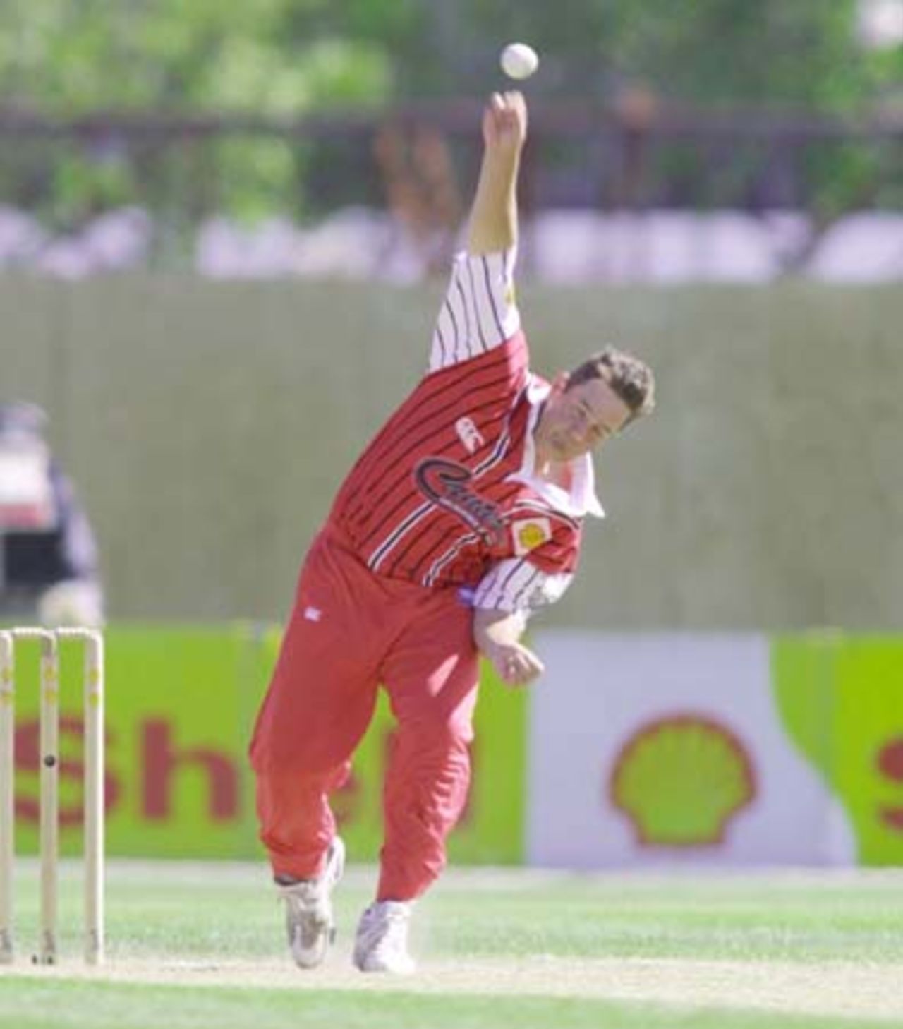 Canterbury bowler Stephen Cunis lets go of a delivery during his spell of 0-12 from five overs. 3rd Shell Cup Final: Canterbury v Central Districts at Jade Stadium, Christchurch, 28 January 2001.