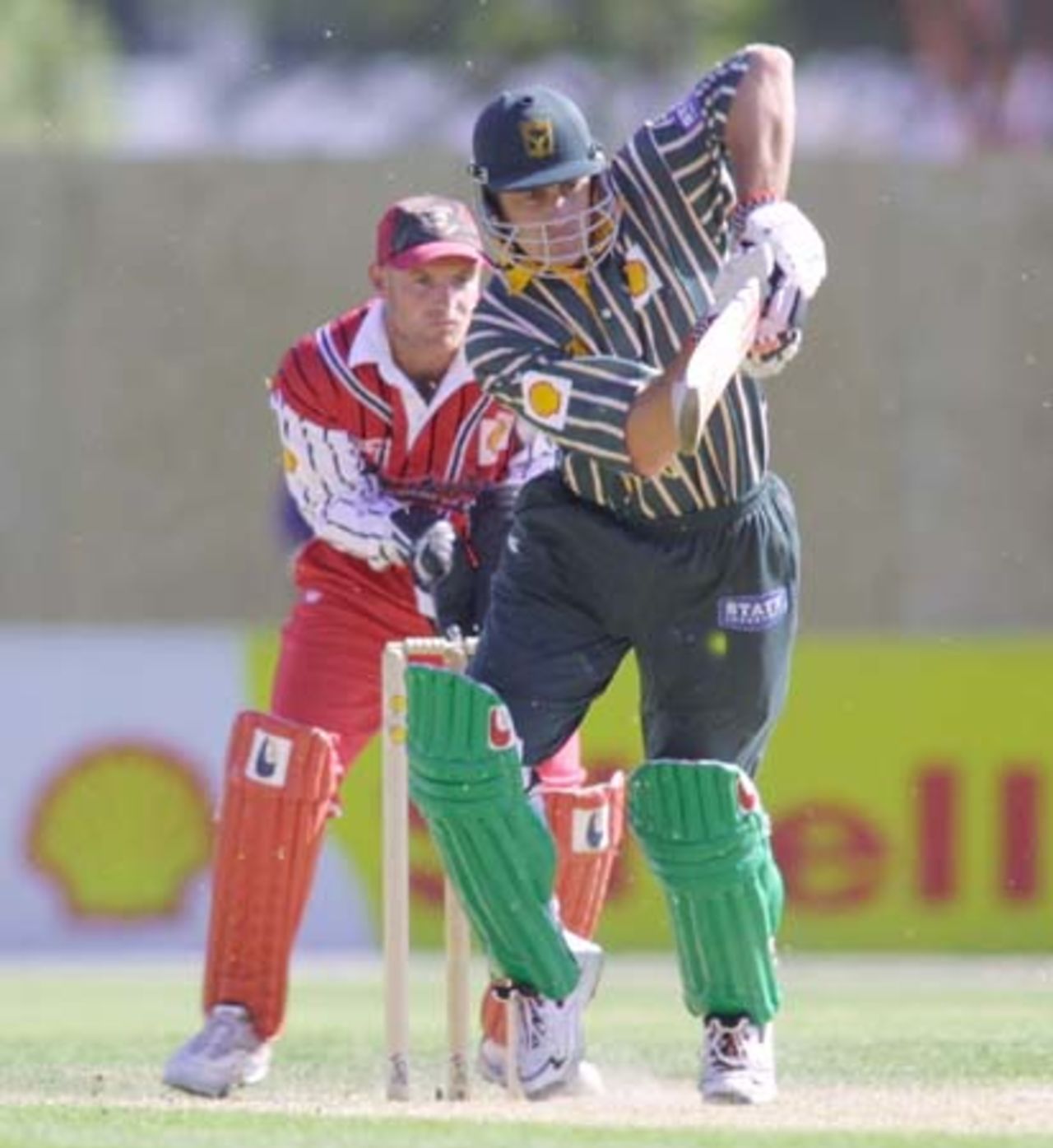 Central Districts batsman Craig Spearman works a short ball off his hip through midwicket during his innings of 71 not out as Canterbury wicket-keeper Gareth Hopkins looks on. 3rd Shell Cup Final: Canterbury v Central Districts at Jade Stadium, Christchurch, 28 January 2001.