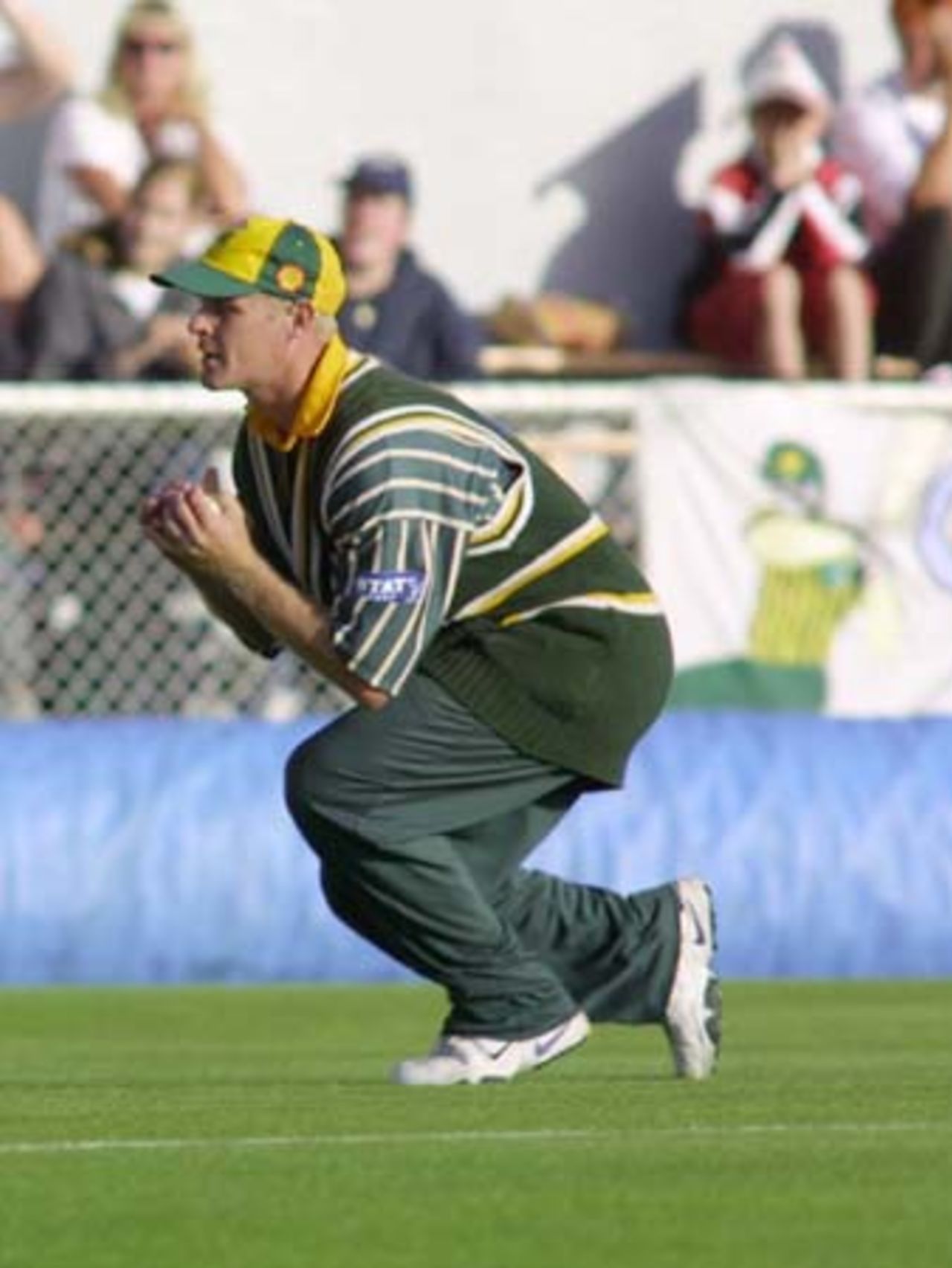 Central Districts fielder Glen Sulzberger safely completes a catch to dismiss Canterbury pinch-hitter Stephen Cunis for 24 off the bowling of Jacob Oram. 2nd Shell Cup Final: Canterbury v Central Districts at Jade Stadium, Christchurch, 27 January 2001.