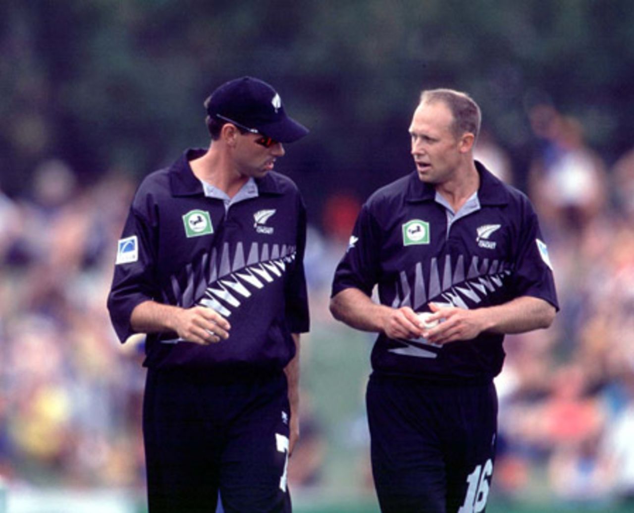 New Zealand medium fast bowler Andrew Penn receives some advice from captain Stephen Fleming while in the midst of bowling a succession of wides in an over. Penn ended up taking 0-29 from four overs, including eight wides. 1st One-Day International: New Zealand v Sri Lanka at McLean Park, Napier, 31 January 2001.