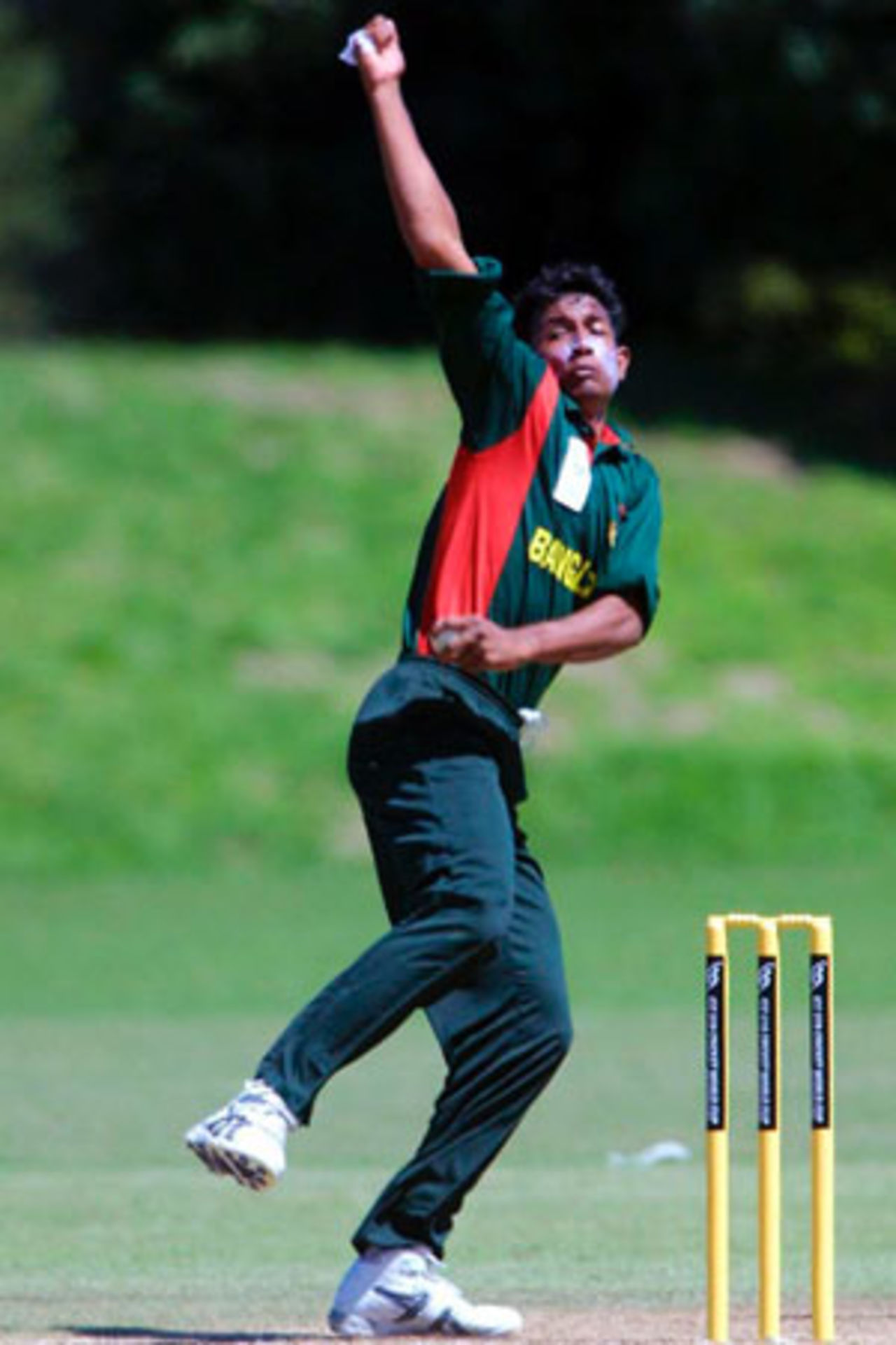 Bangladesh Under-19 bowler Shafaq Al Zabir delivers a ball during his spell of 0-6 from 1.3 overs. ICC Under-19 World Cup Group A: Bangladesh Under-19s v Canada Under-19s at Colin Maiden Park, Auckland, 22 January 2002.