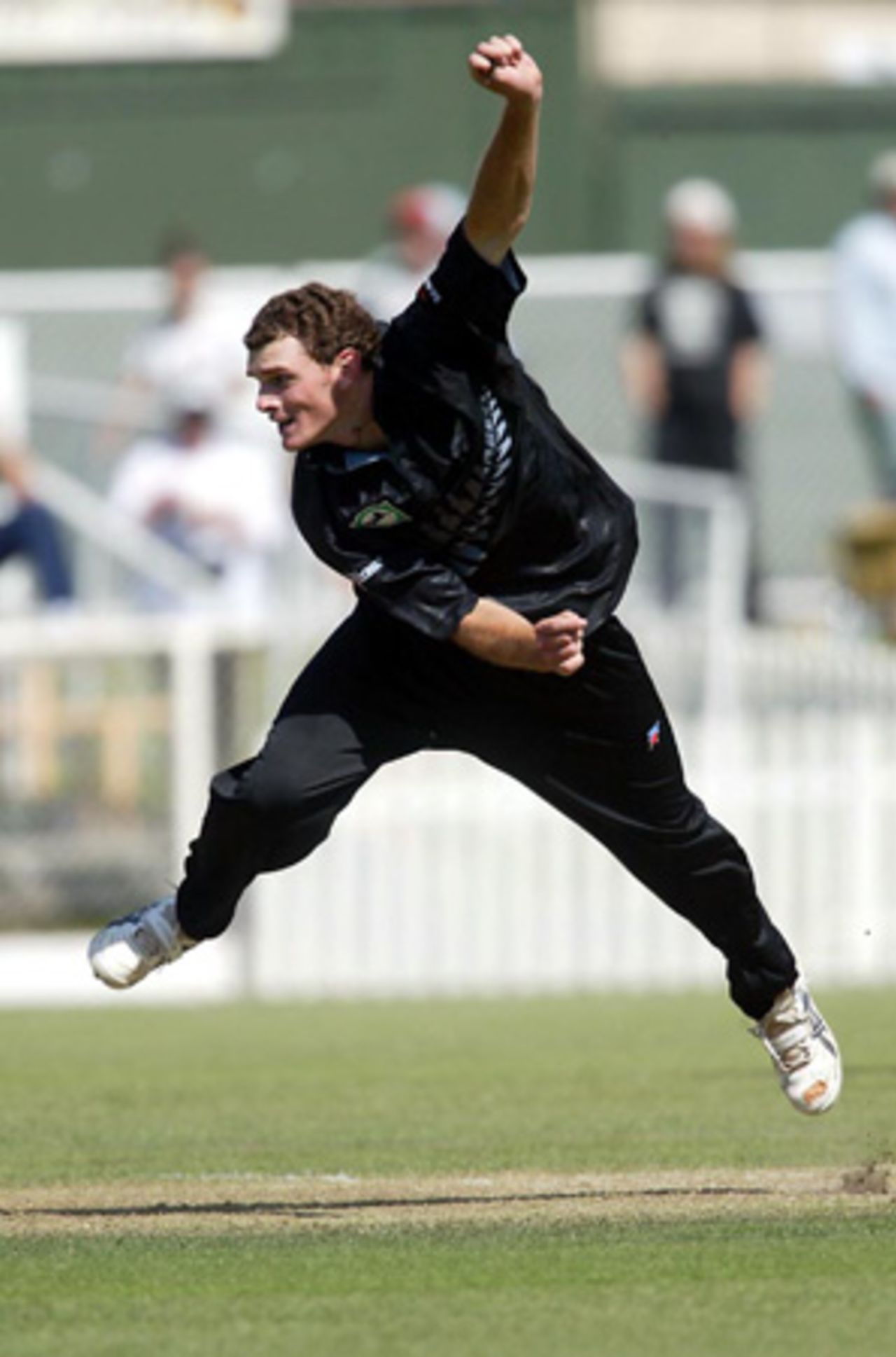 New Zealand bowler Kyle Mills delivers a ball during his spell of 1-26 from 10 overs. 3rd ODI: New Zealand v India at Jade Stadium, Christchurch, 1 January 2003.