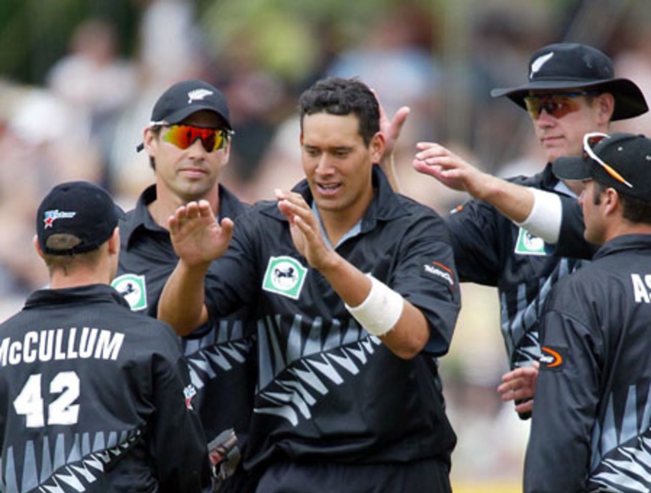 New Zealand bowler Daryl Tuffey (centre) is congratulated by team-mates Brendon McCullum (left), Stephen Fleming, Jacob Oram and Nathan Astle after dismissing Indian batsman Zaheer Khan, caught by wicket-keeper McCullum for one. 4th ODI: New Zealand v India at John Davies Oval, Queenstown, 4 January 2003.