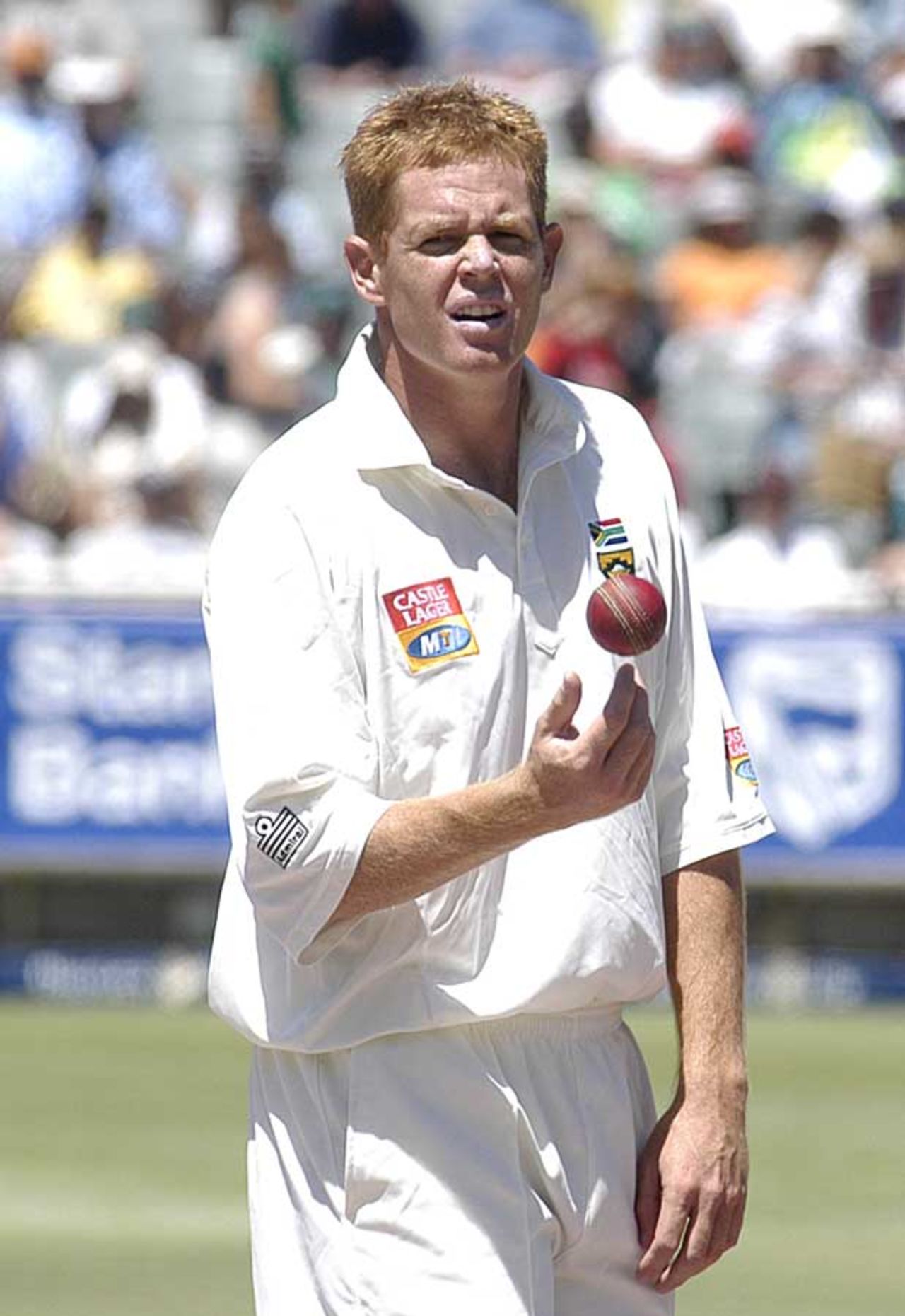 Shaun Pollock in deep concentration before bowling a ball against Pakistan