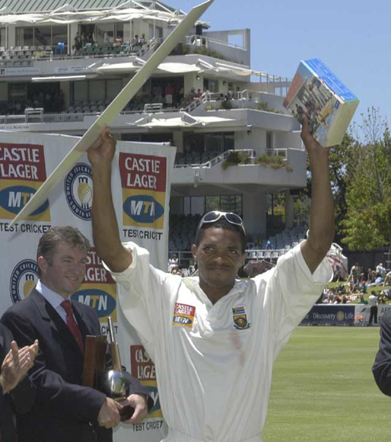 Makhaya Ntini with the Man of the Series award against Pakistan