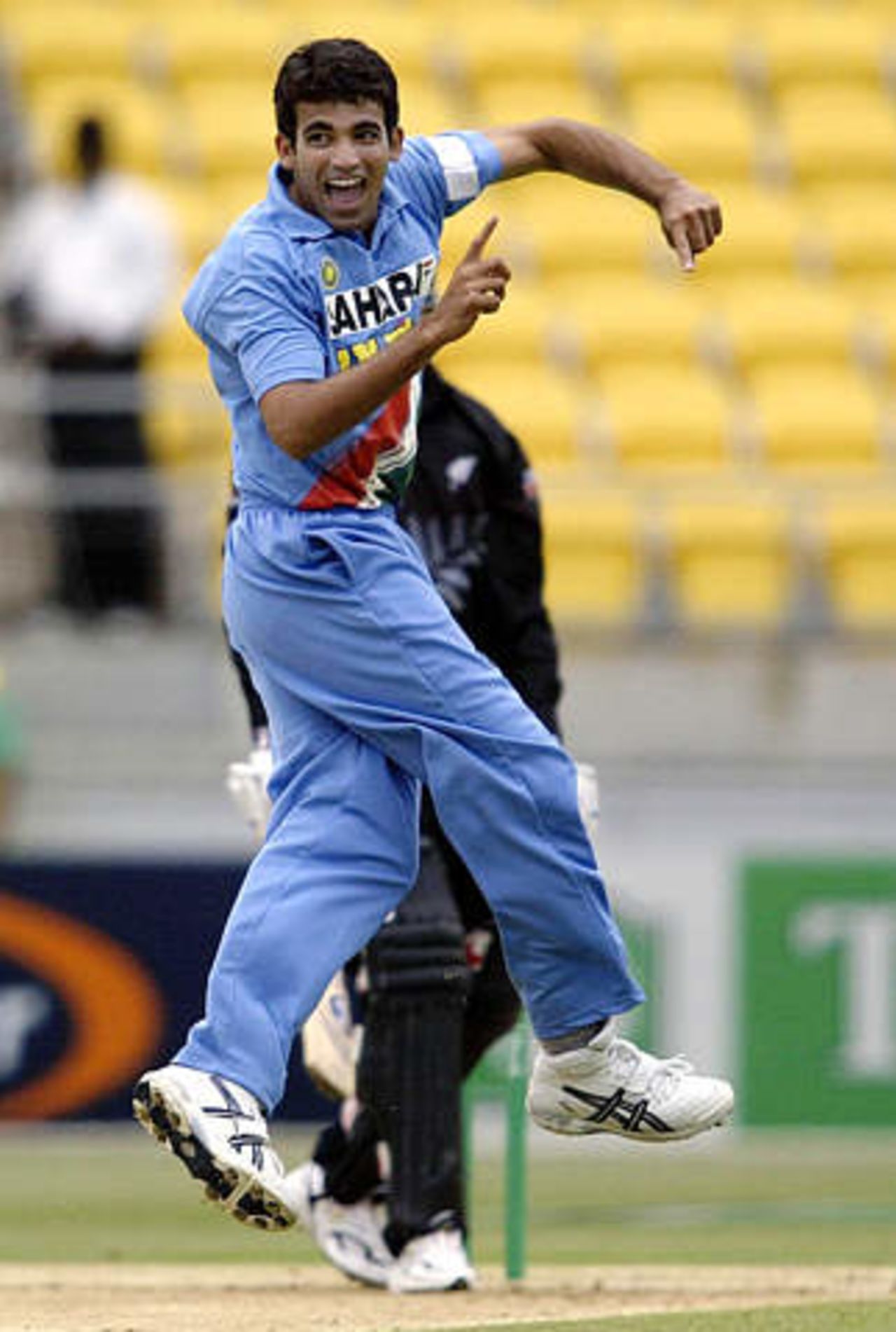 Zaheer Khan celebrates his third wicket that of Chris Harris. 5th ODI: New Zealand v India at Wellington, 8 Jan 2003