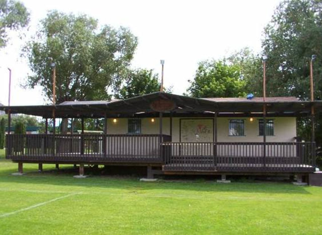 Pavilion, Kelowna CC, B.C., 2002
