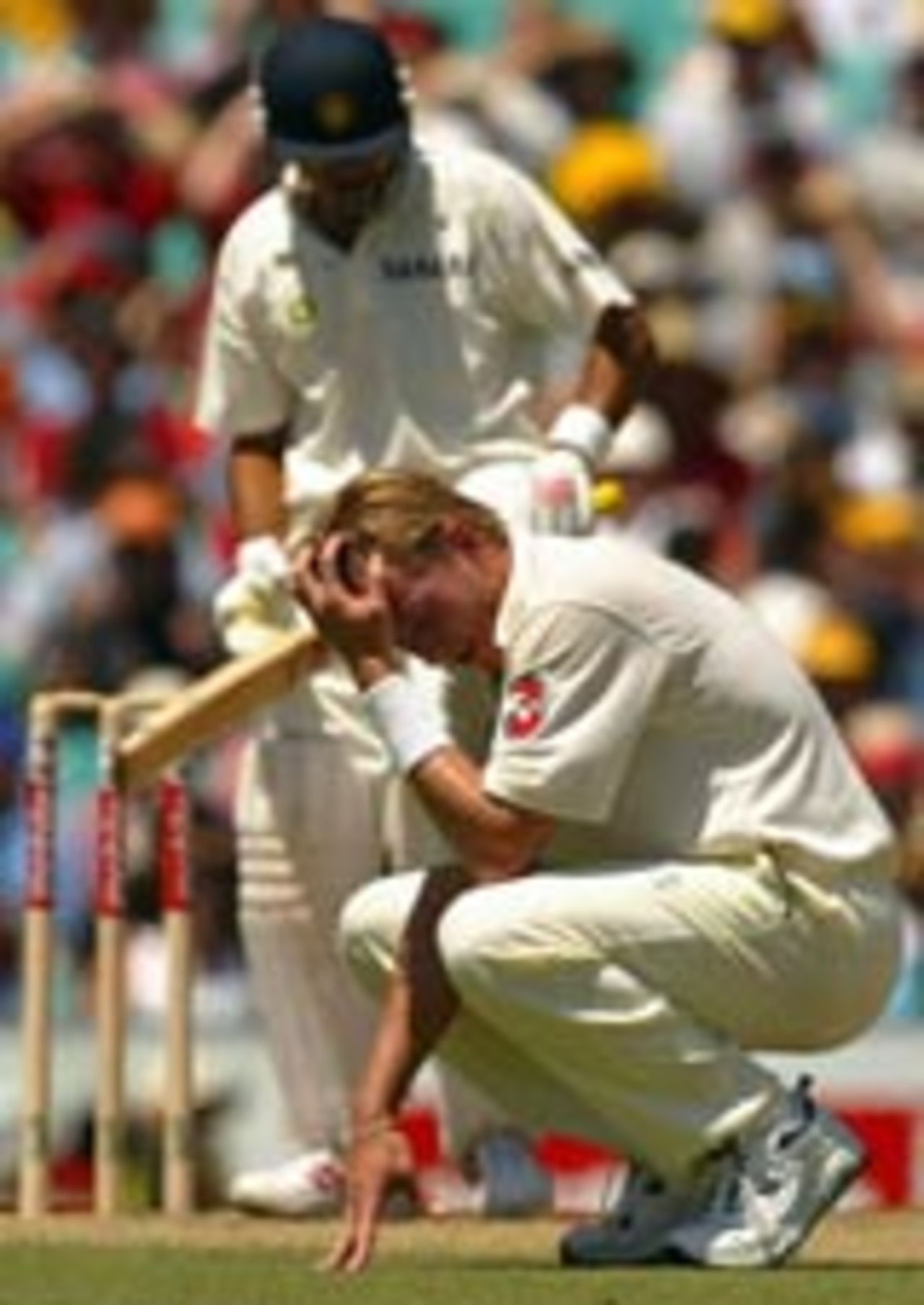 Brett Lee grimaces, Australia v India, 4th Test, Sydney, 1st day, January 2, 2004