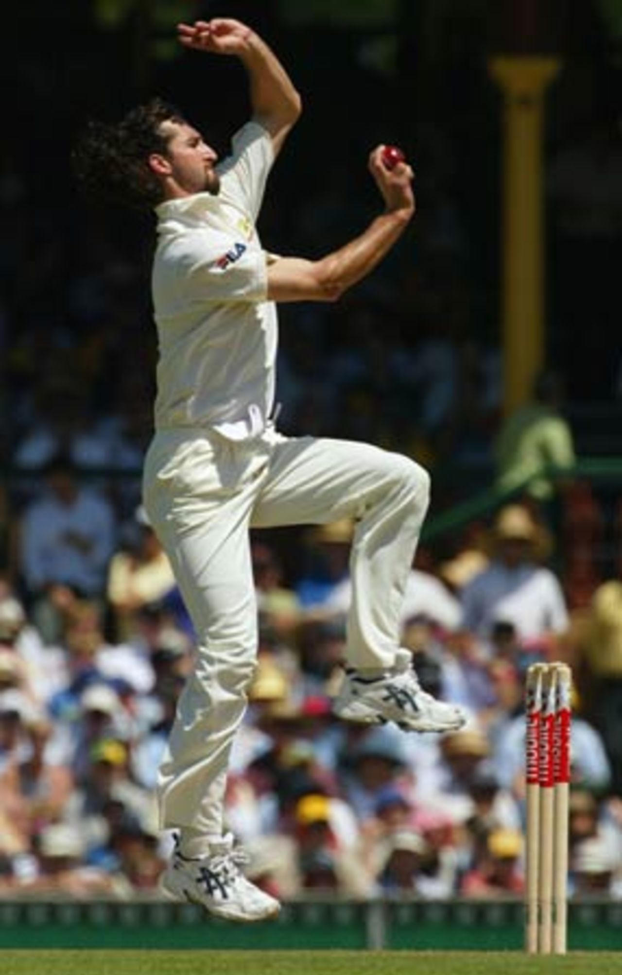 Jason Gillespie steams in, 4th Test, Sydney, 1st day, January 2, 2004