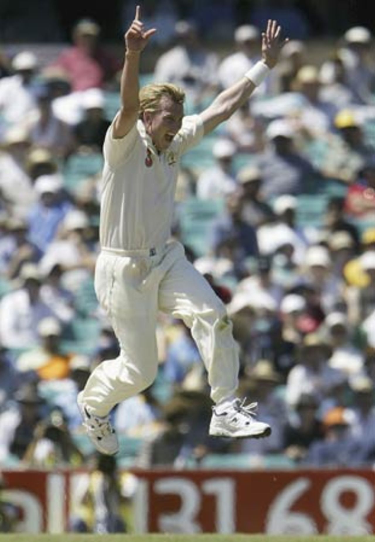 Brett Lee celebrates after dismissing Akash Chopra, 4th Test, Sydney, 1st day, January 2, 2004