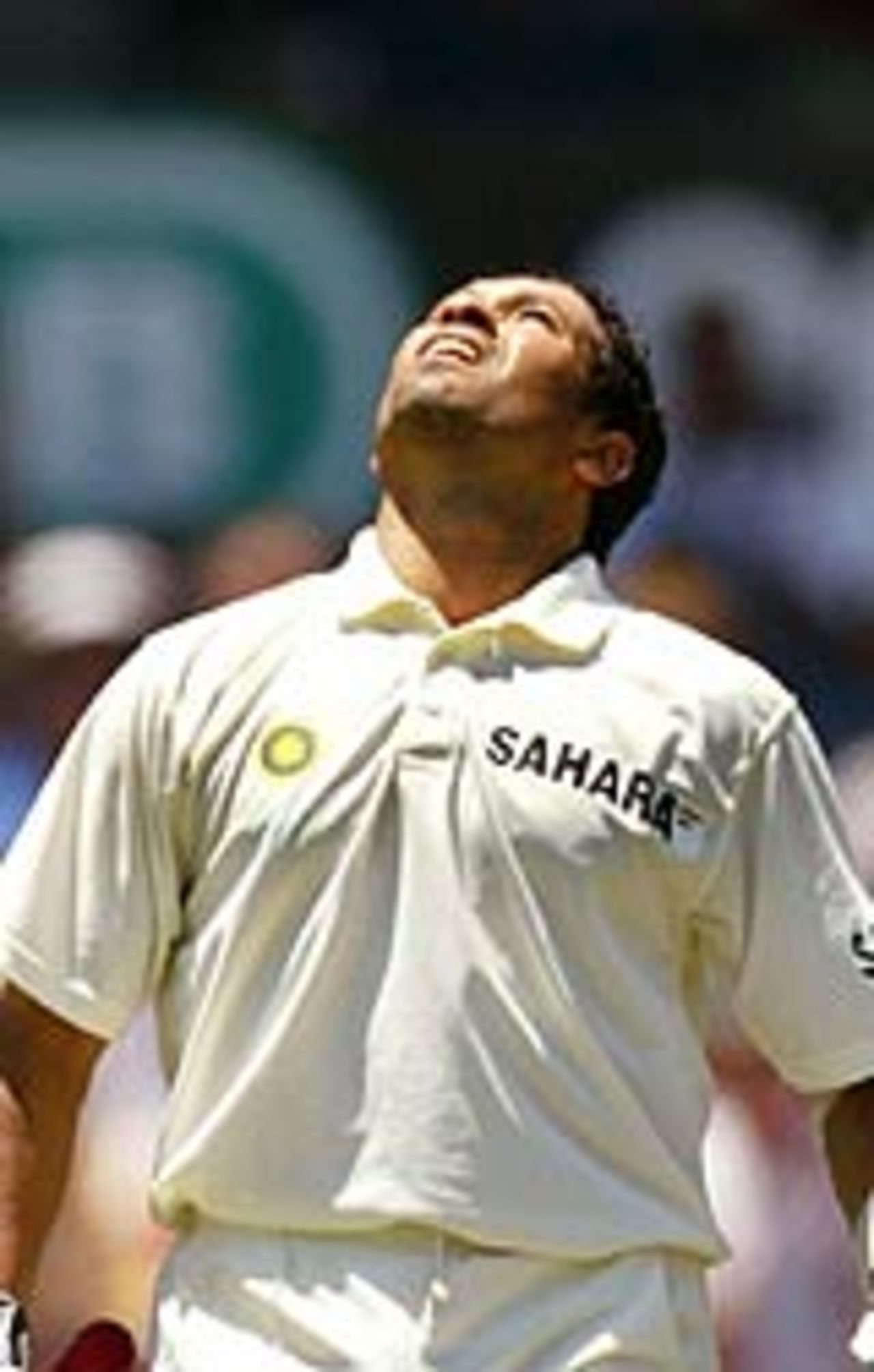 Sachin Tendulkar looks up to the skies, Australia v India, 4th Test, Sydney, 2nd day, January 3, 2004