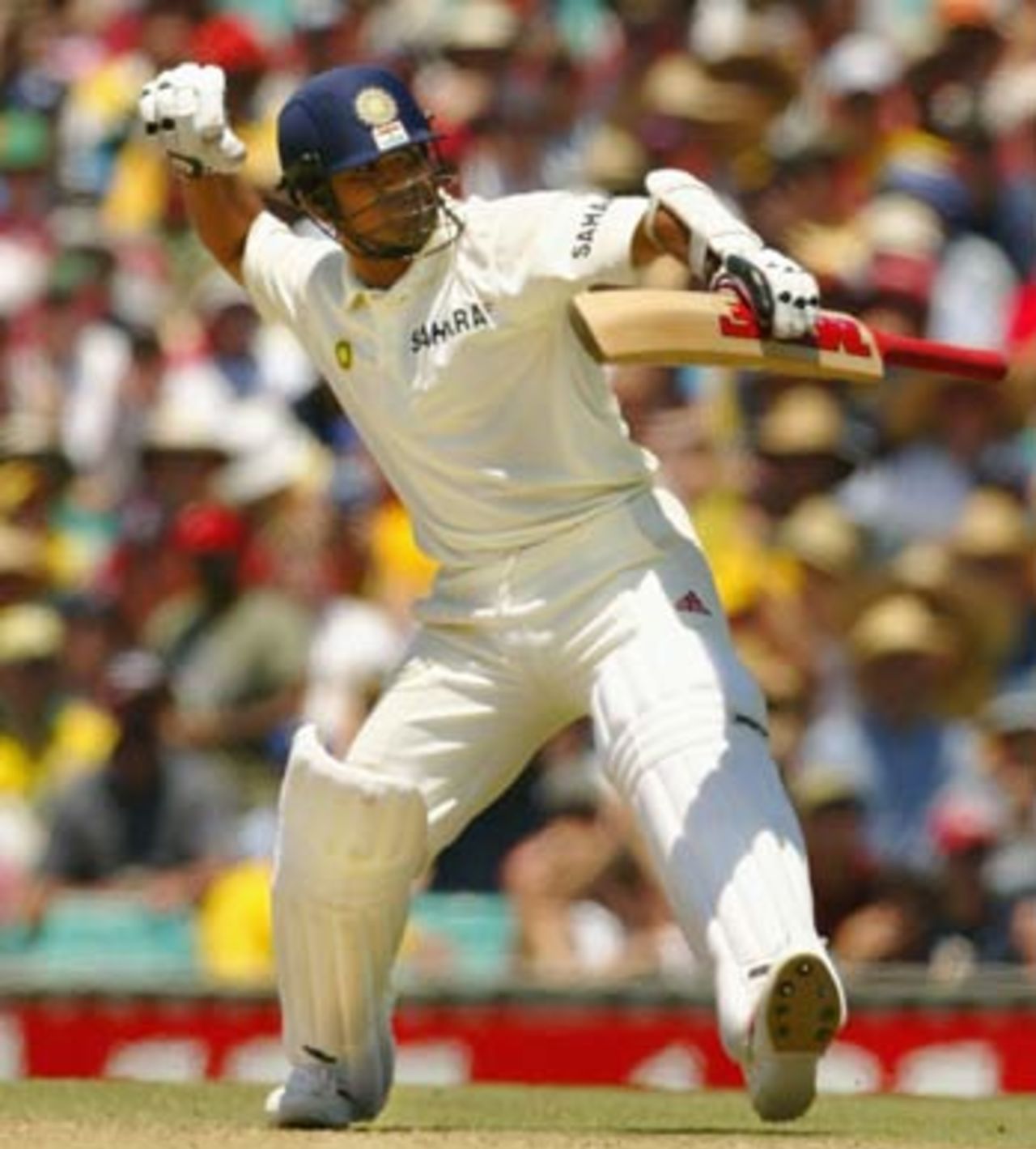 The clenched fist indicates what the knock means to Sachin Tendulkar, India v Australia, 4th Test, Sydney, 2nd day, January 3, 2004