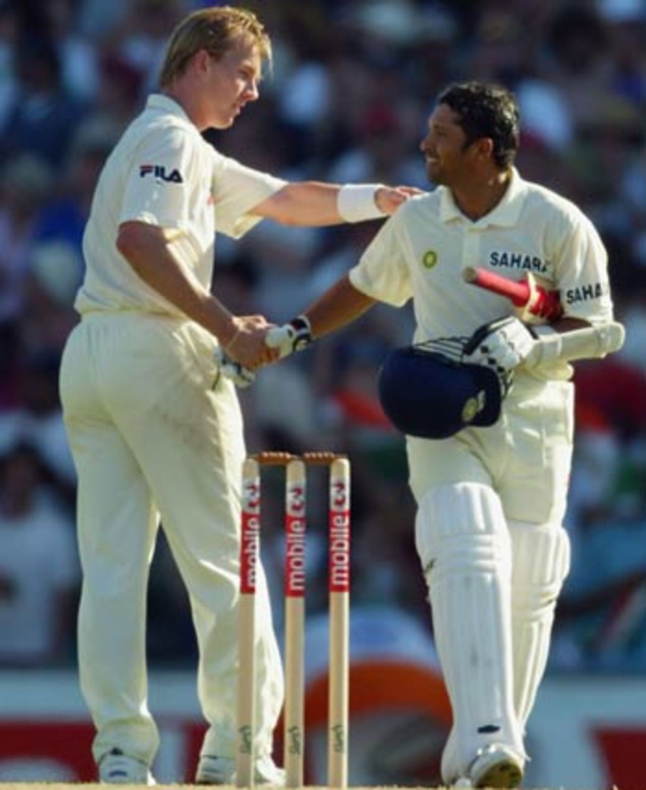 A pat on the back from Brett Lee to Sachin Tendulkar, Australia v India, 4th Test, Sydney, 2nd day, January 3, 2004
