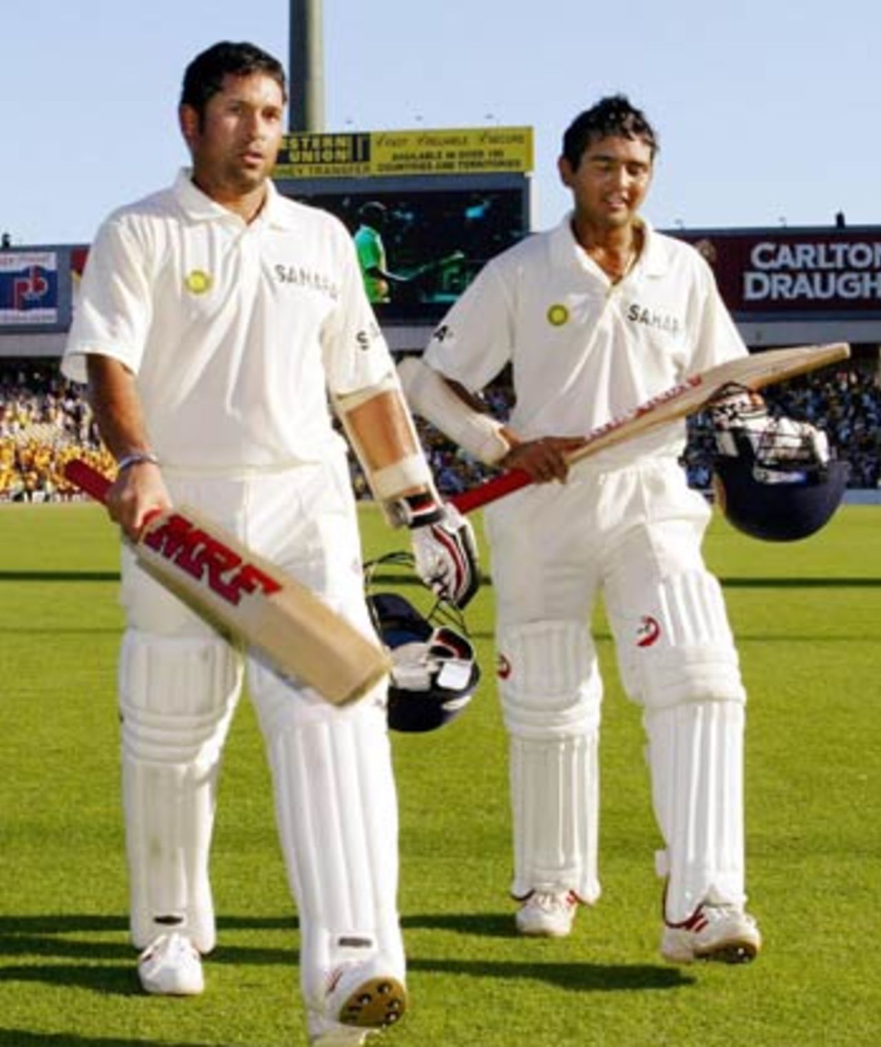 Sachin Tendulkar and Parthiv Patel walk off as India end the second day well on top, Australia v India, 4th Test, Sydney, 2nd day, January 3, 2004