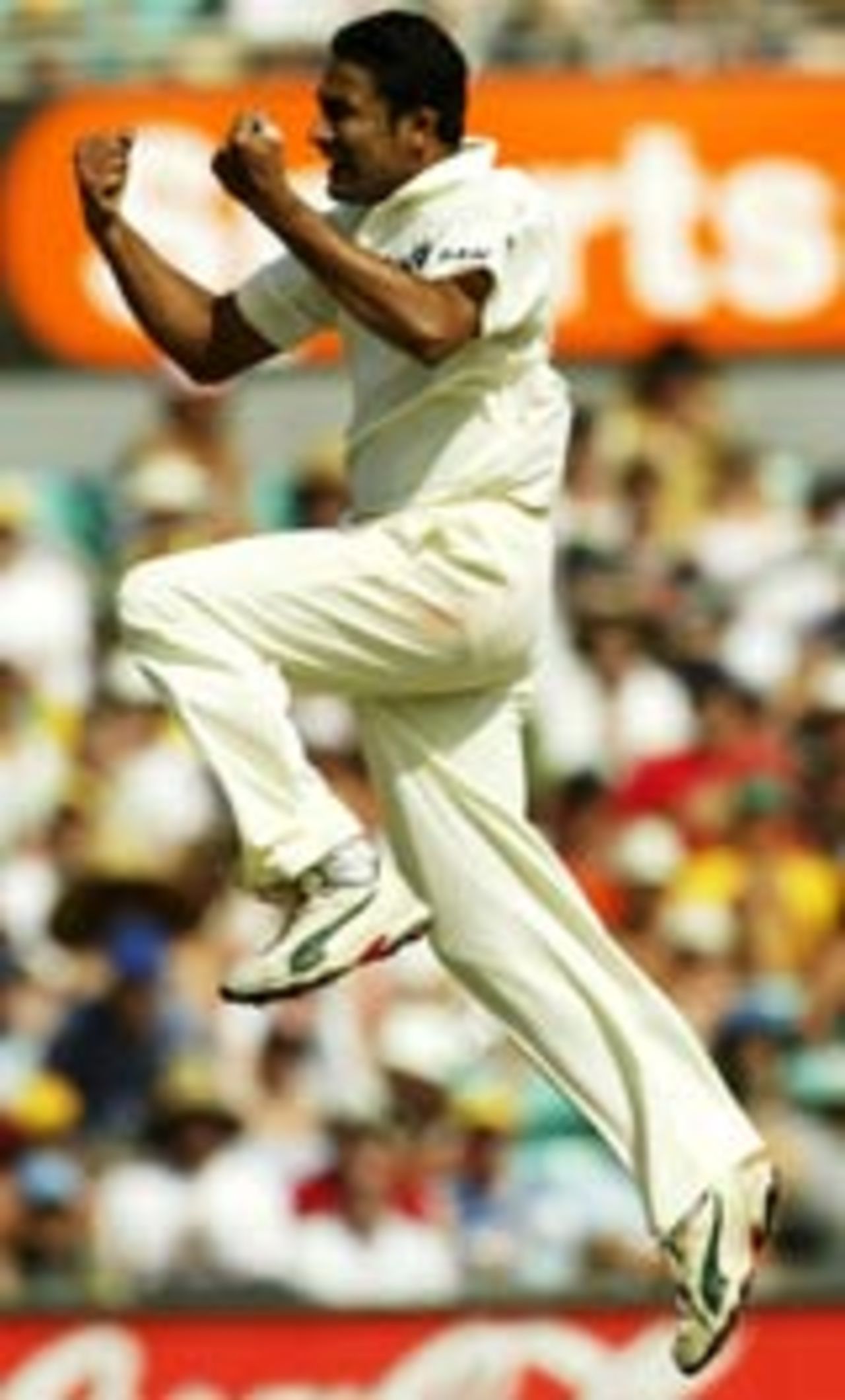 Anil Kumble is jubilant, Australia v India, 4th Test, Sydney, 3rd day, January 4, 2004