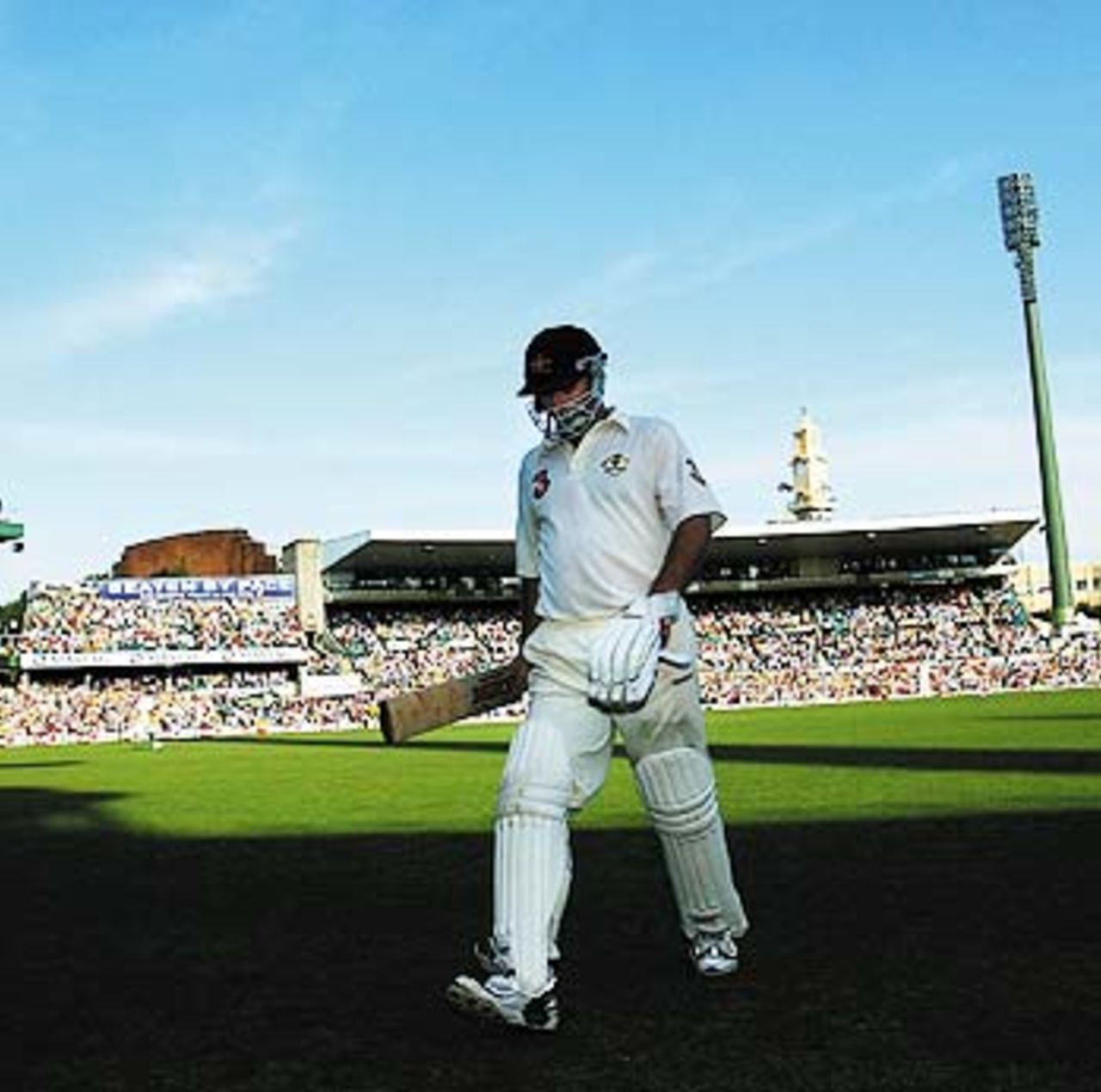 Steve Waugh leaves the field and is given a standing ovation, Australia v India, 4th Test, Sydney, 3rd day, January 4, 2004